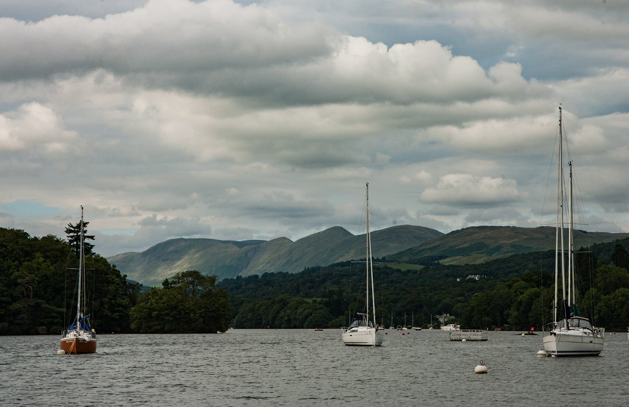 Canon EOS-1D Mark II N sample photo. Boats on the lake  photography