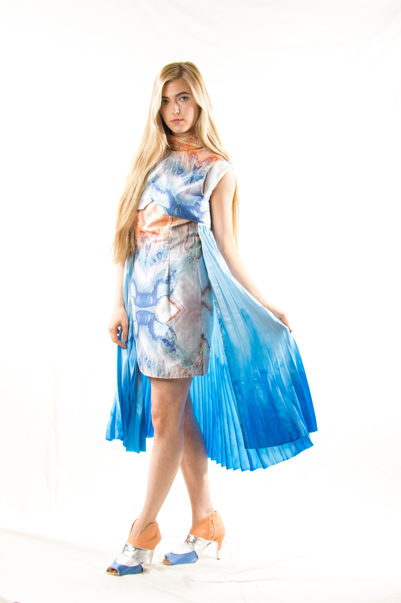 Canon EF 35-350mm F3.5-5.6L USM sample photo. Blue fashion photography