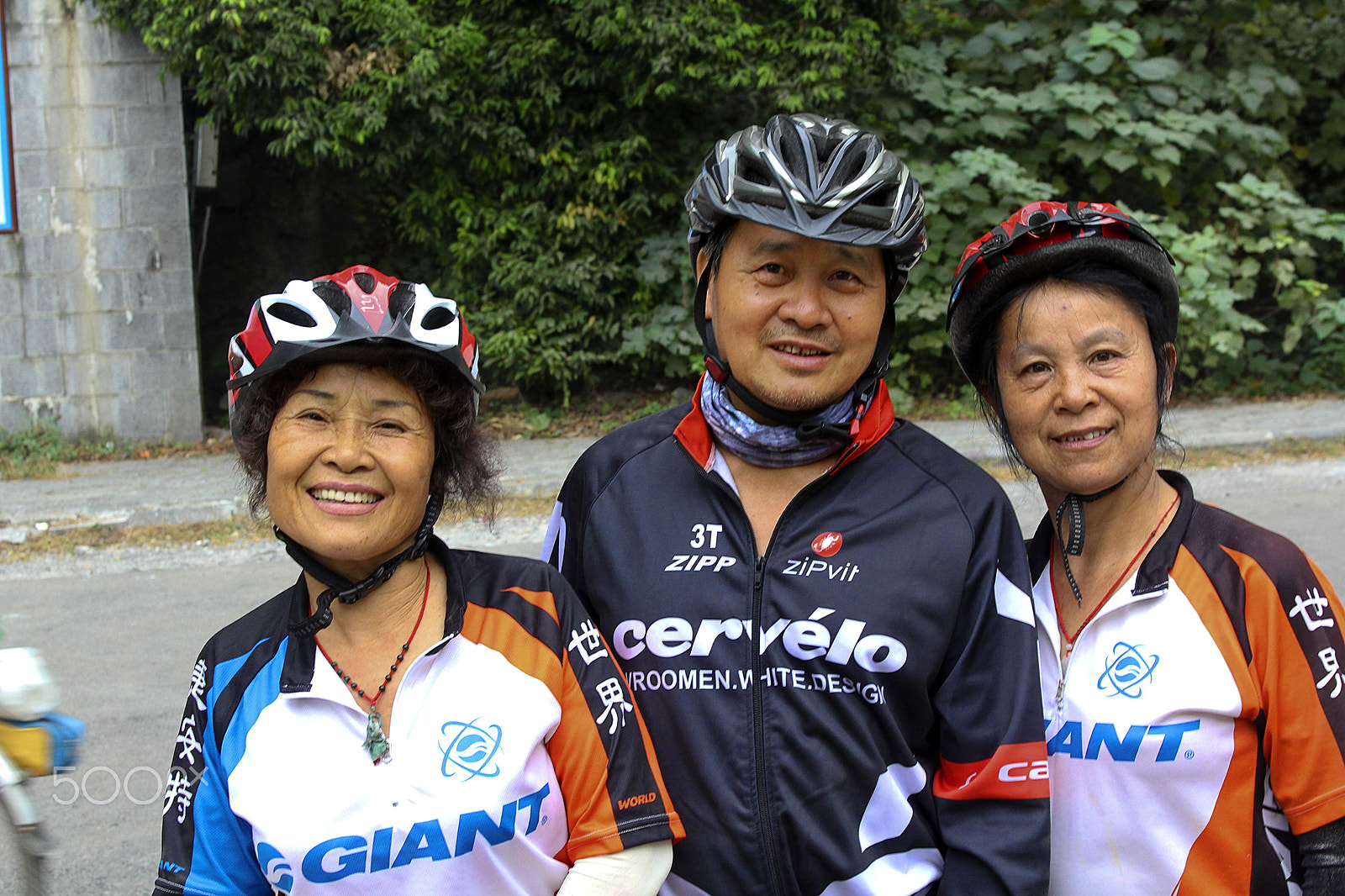Canon EOS 60D + EF28-70mm f/2.8L USM sample photo. Chinese bicyclistrs - guilin photography