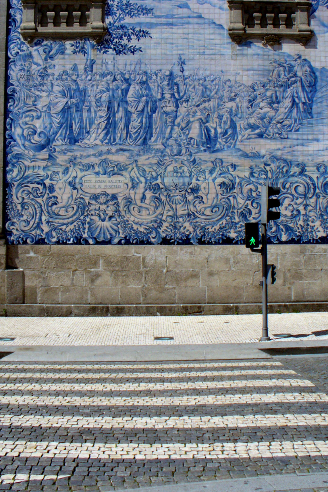 Panasonic DMC-LZ2 sample photo. Porto: green light meets blue azulejos photography