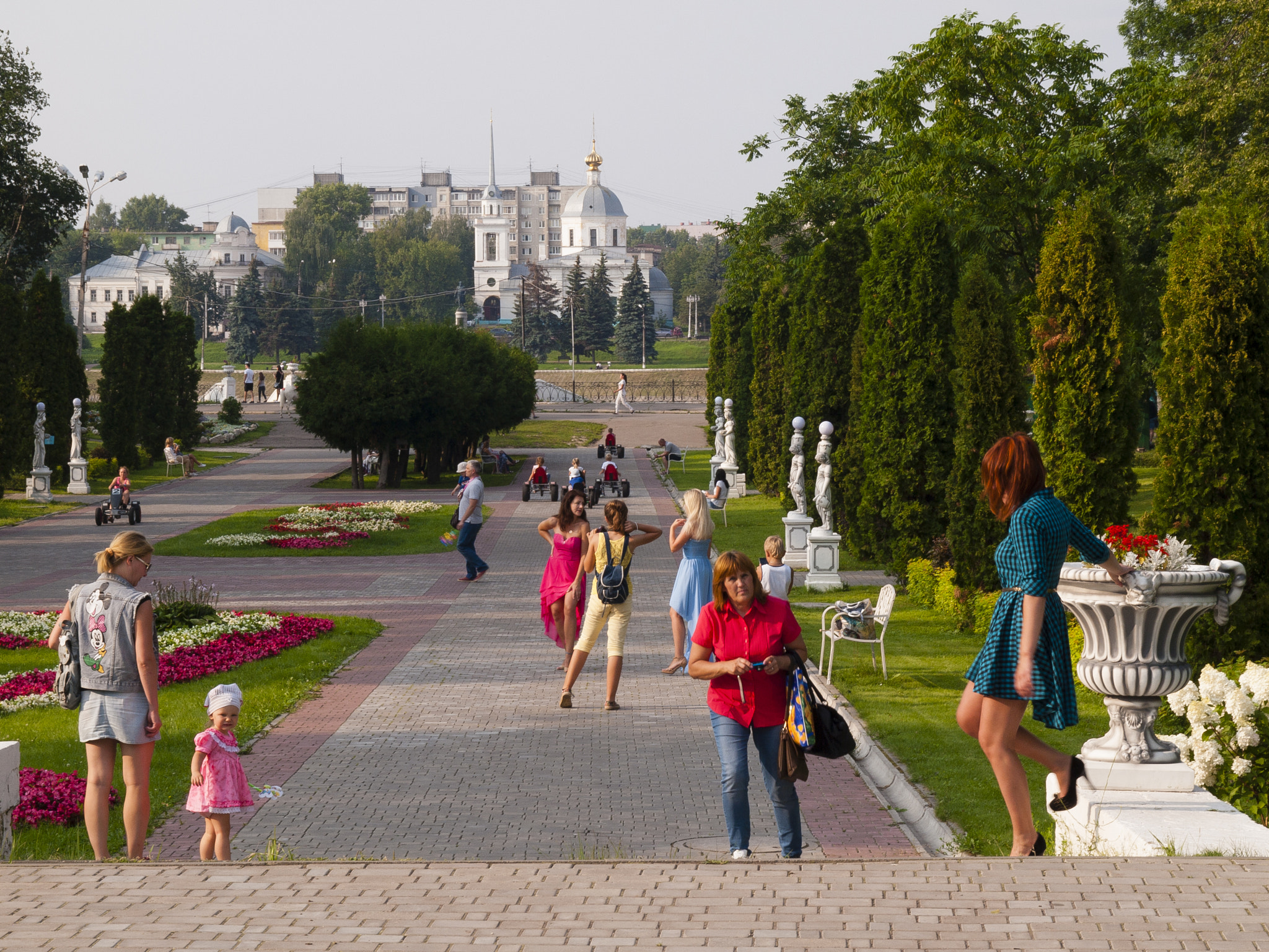 Olympus E-520 (EVOLT E-520) + SIGMA 18-50mm F2.8 DC sample photo. Weekend day in tver city park photography