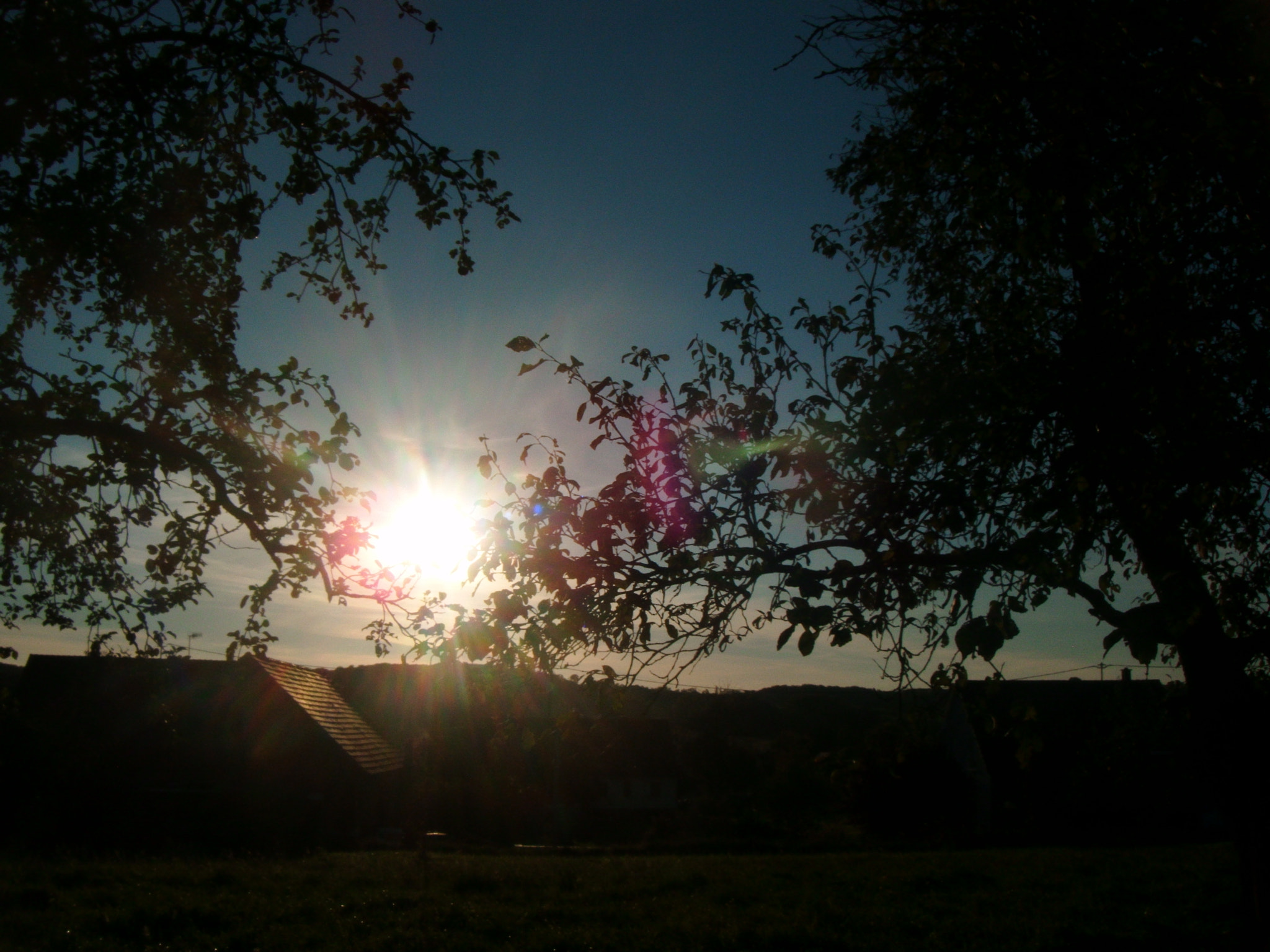 Fujifilm FinePix Z35 sample photo. Couché de soleil en haut d'une bute photography