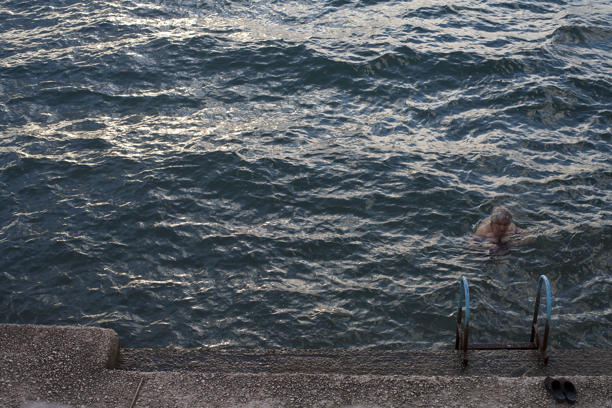 ZEISS Planar T* 50mm F1.4 sample photo. Swimmer photography