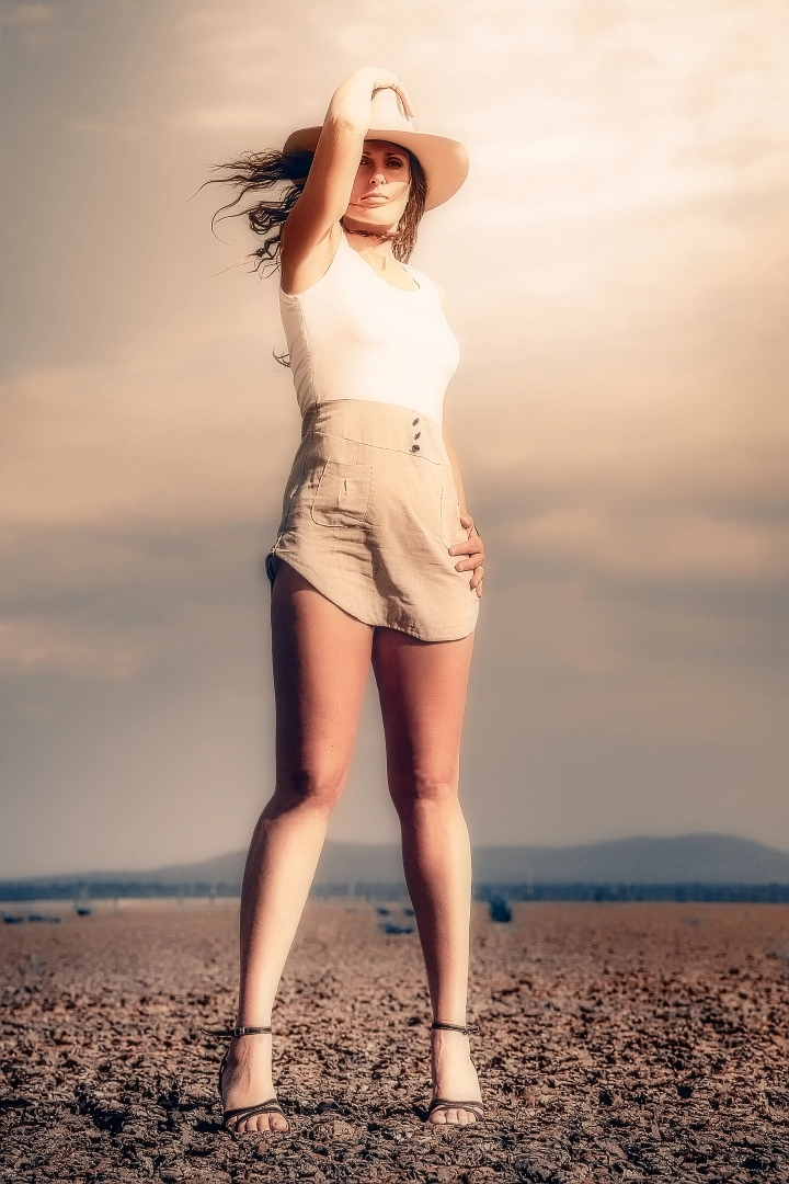 Sony Planar T* 85mm F1.4 ZA sample photo. Aussie girl photography