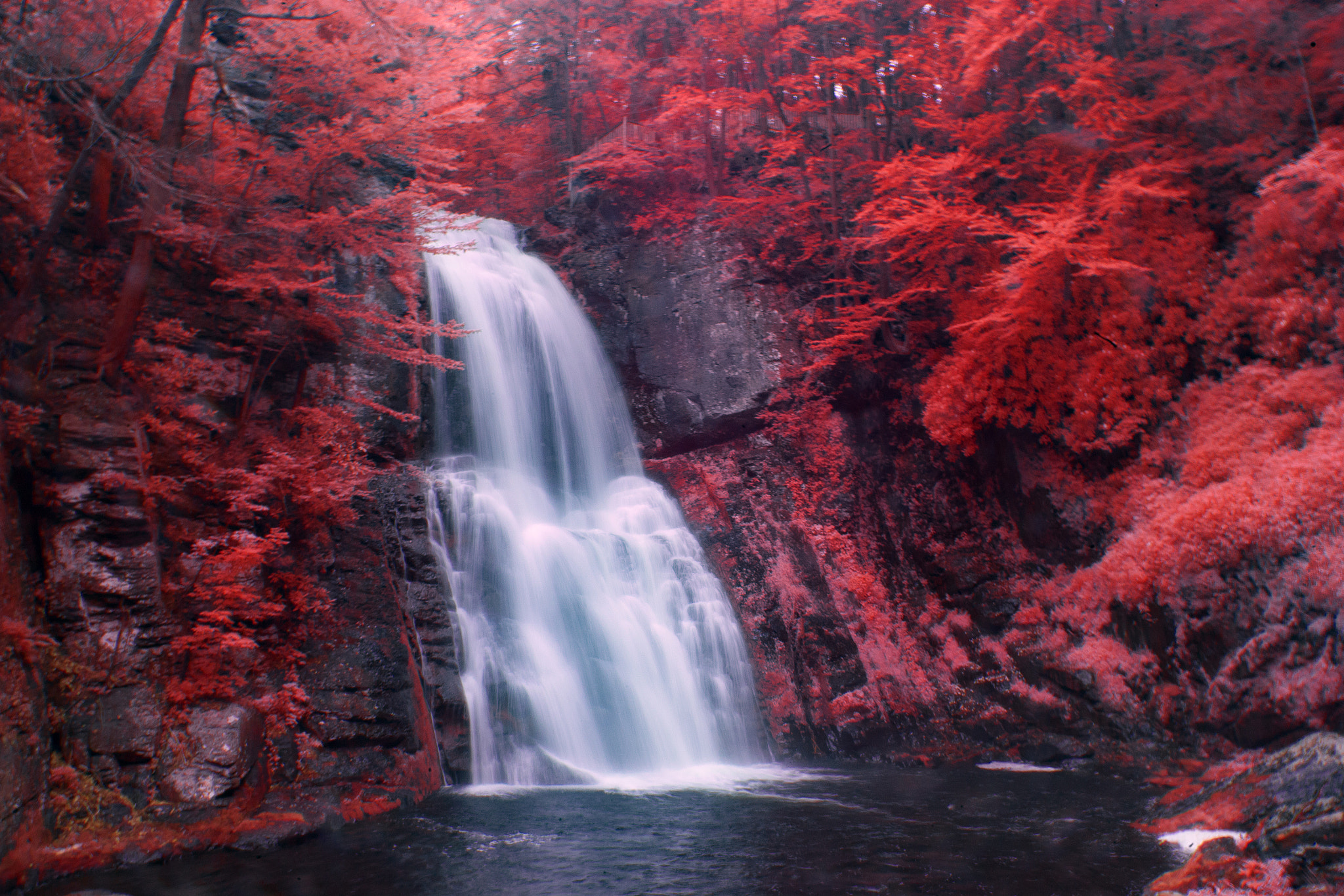 Canon EOS 500D (EOS Rebel T1i / EOS Kiss X3) sample photo. Infrared waterfall photography