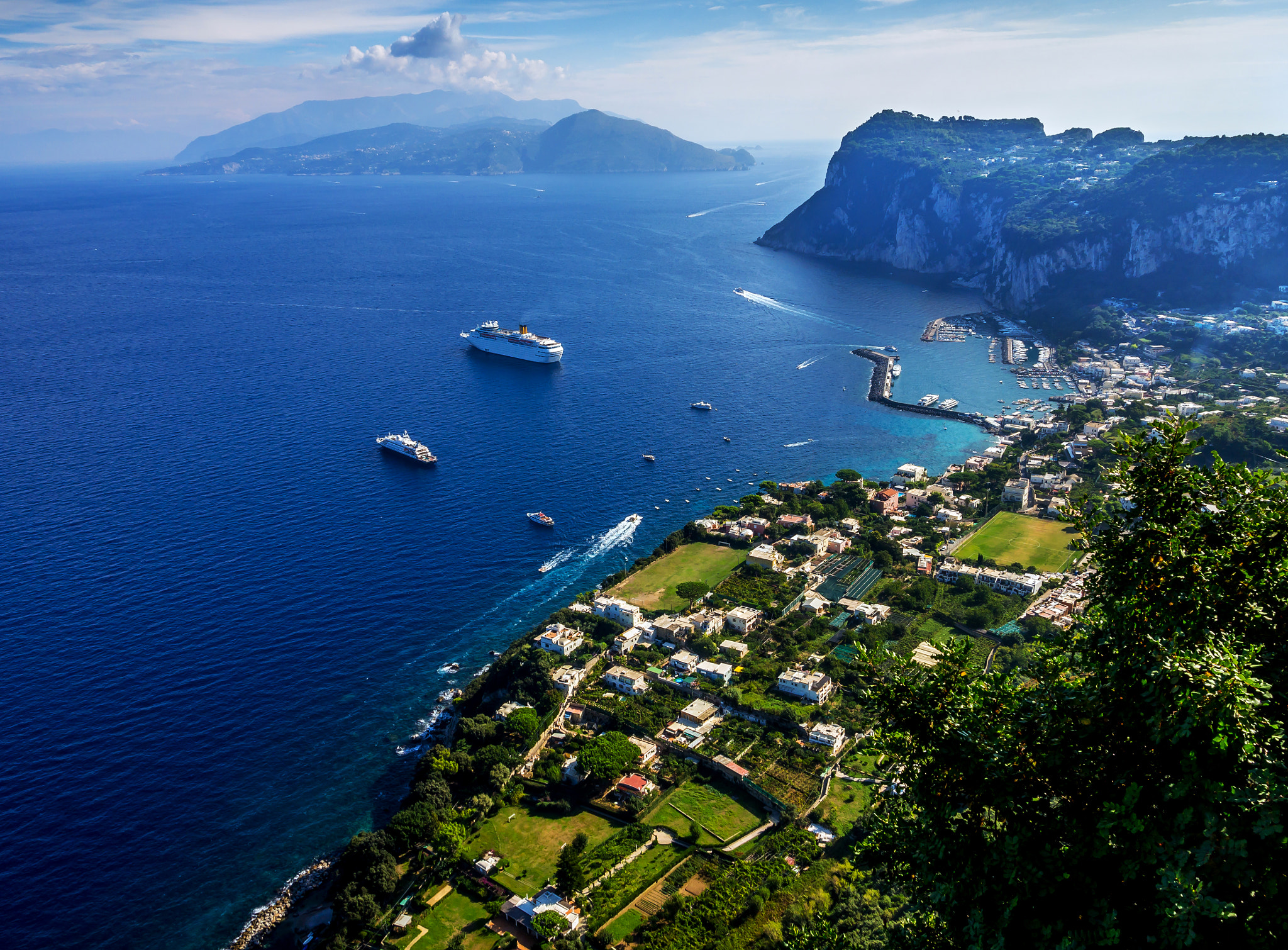 Olympus OM-D E-M10 + OLYMPUS M.12-50mm F3.5-6.3 sample photo. Capri harbour from anacapri photography