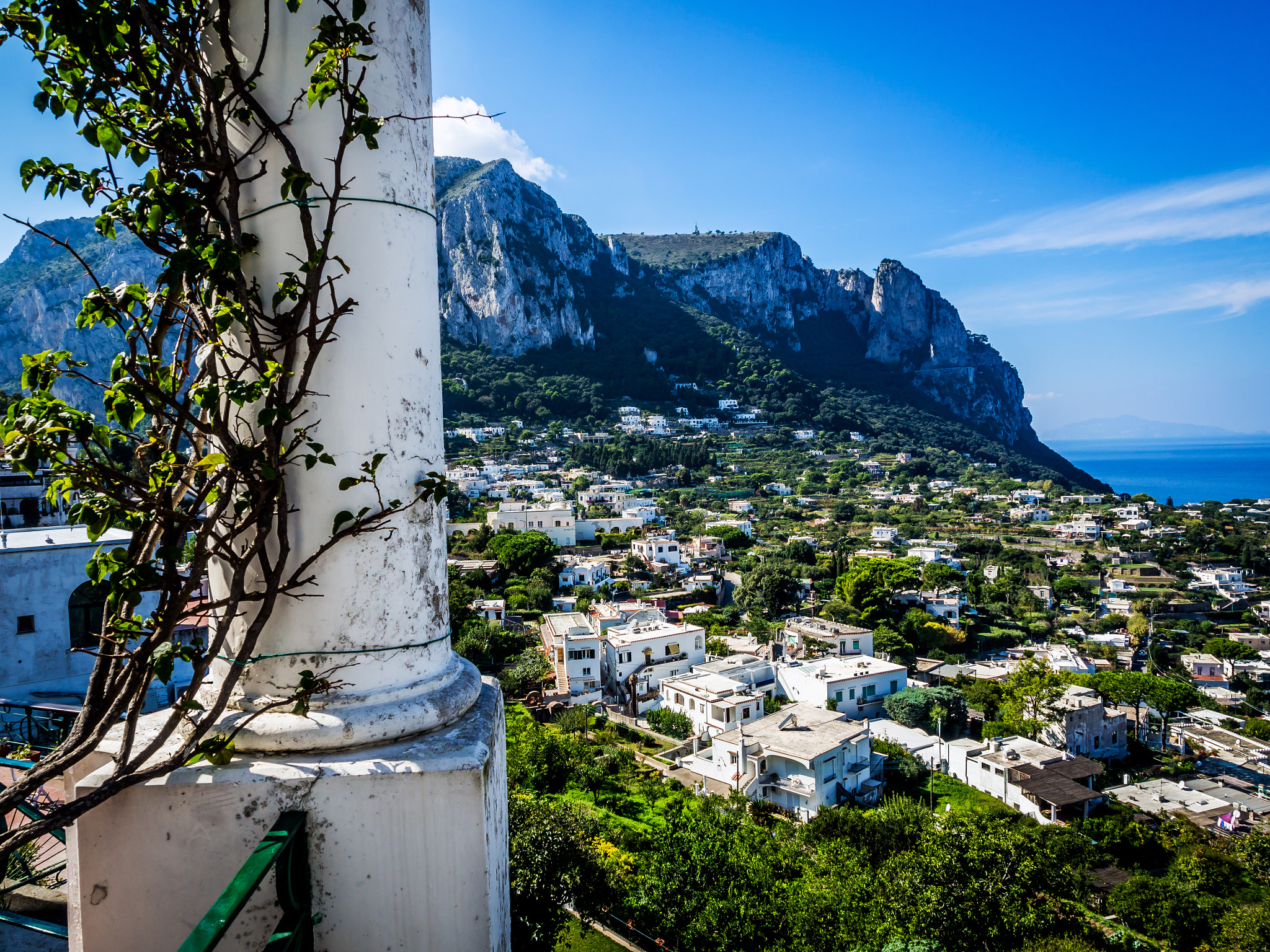 Olympus OM-D E-M10 + OLYMPUS M.12-50mm F3.5-6.3 sample photo. Capri - view from piazzetta - 1 photography