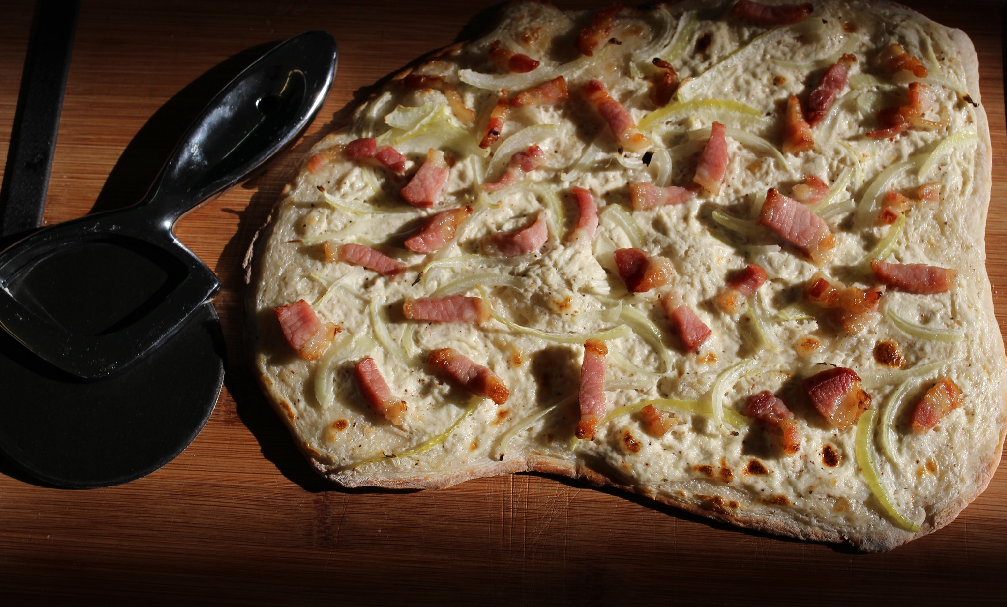 Canon EOS 100D (EOS Rebel SL1 / EOS Kiss X7) sample photo. Alsatian tarte flambée photography