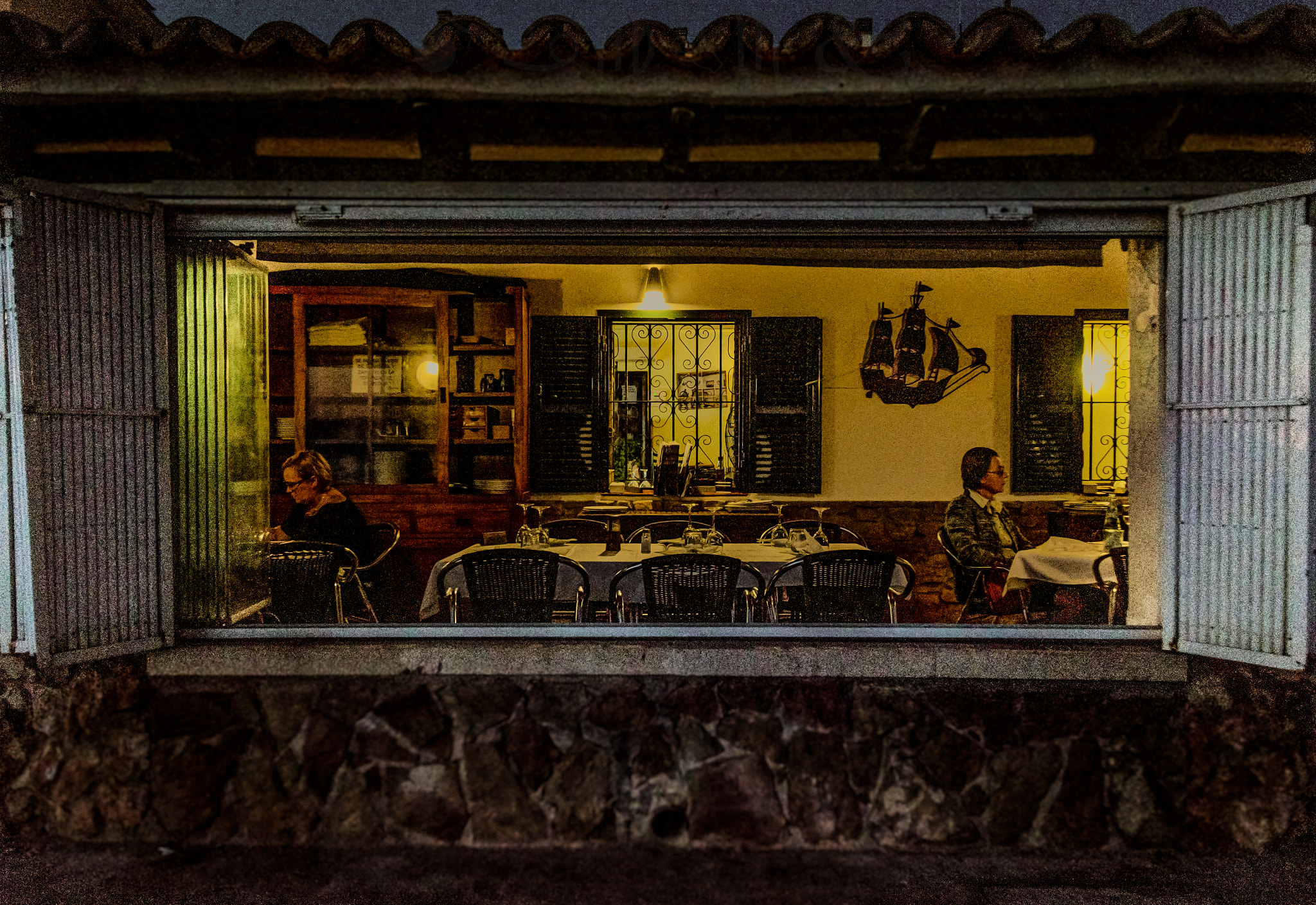 Tamron 18-270mm F3.5-6.3 Di II PZD sample photo. Hdr lights () photography