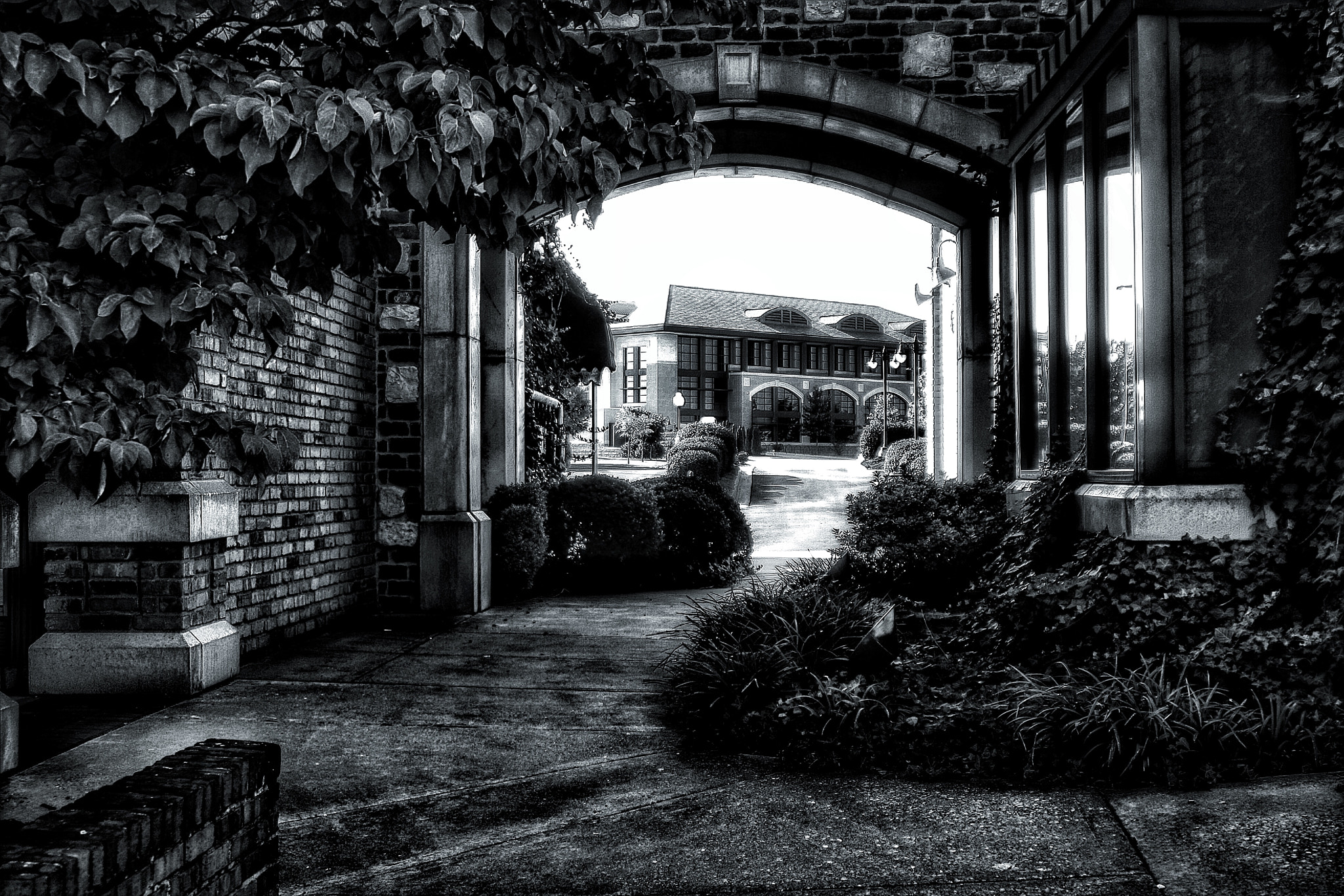 Tamron AF 28-200mm F3.8-5.6 XR Di Aspherical (IF) Macro sample photo. Archway at chesterfield village photography