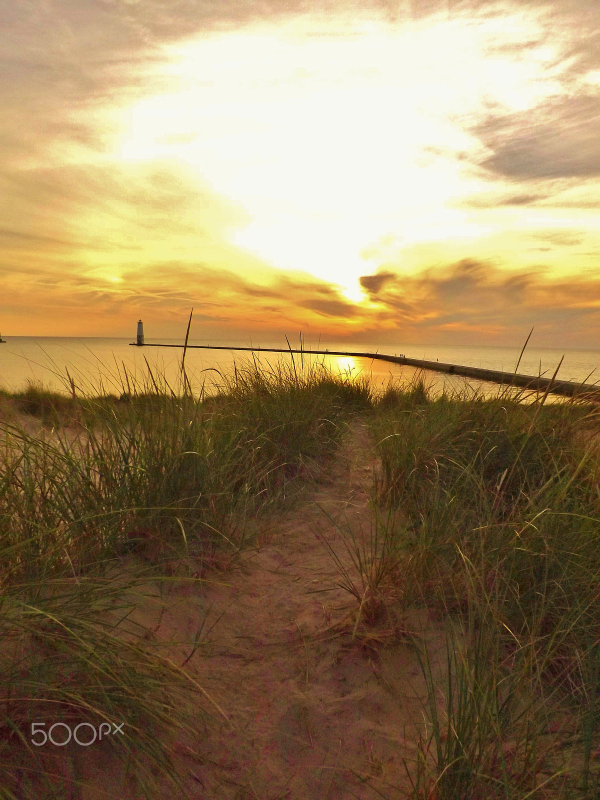 Fujifilm FinePix S4250/Walmart sample photo. Frankfort, michigan beach photography