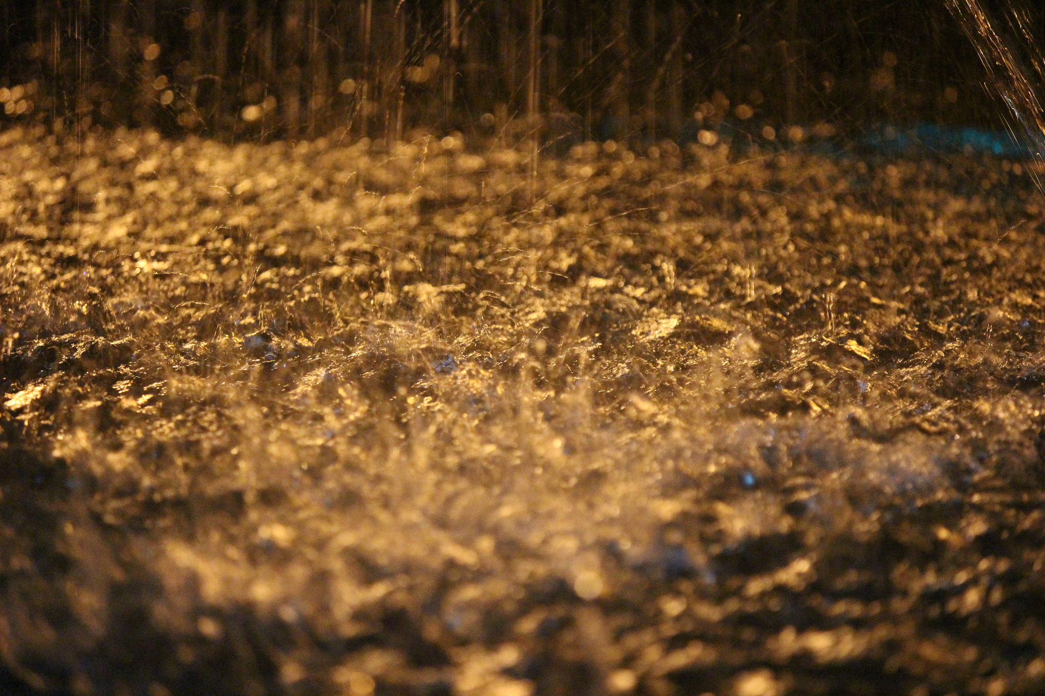 Canon EOS 100D (EOS Rebel SL1 / EOS Kiss X7) sample photo. Water fountain by night photography