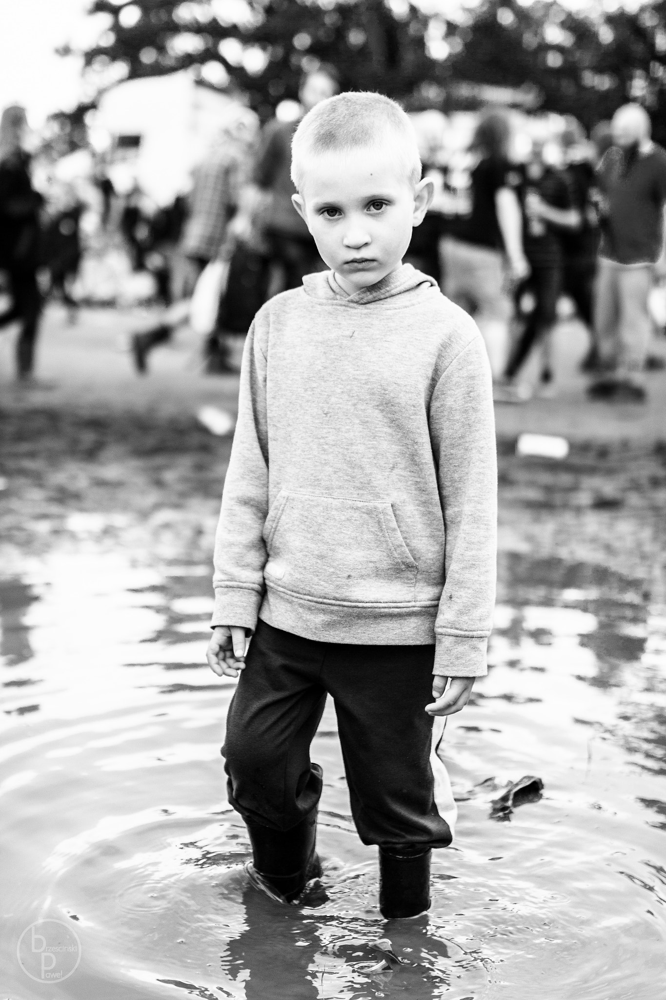 Canon EOS 550D (EOS Rebel T2i / EOS Kiss X4) + Sigma 35mm F1.4 DG HSM Art sample photo. A boy in a puddle photography
