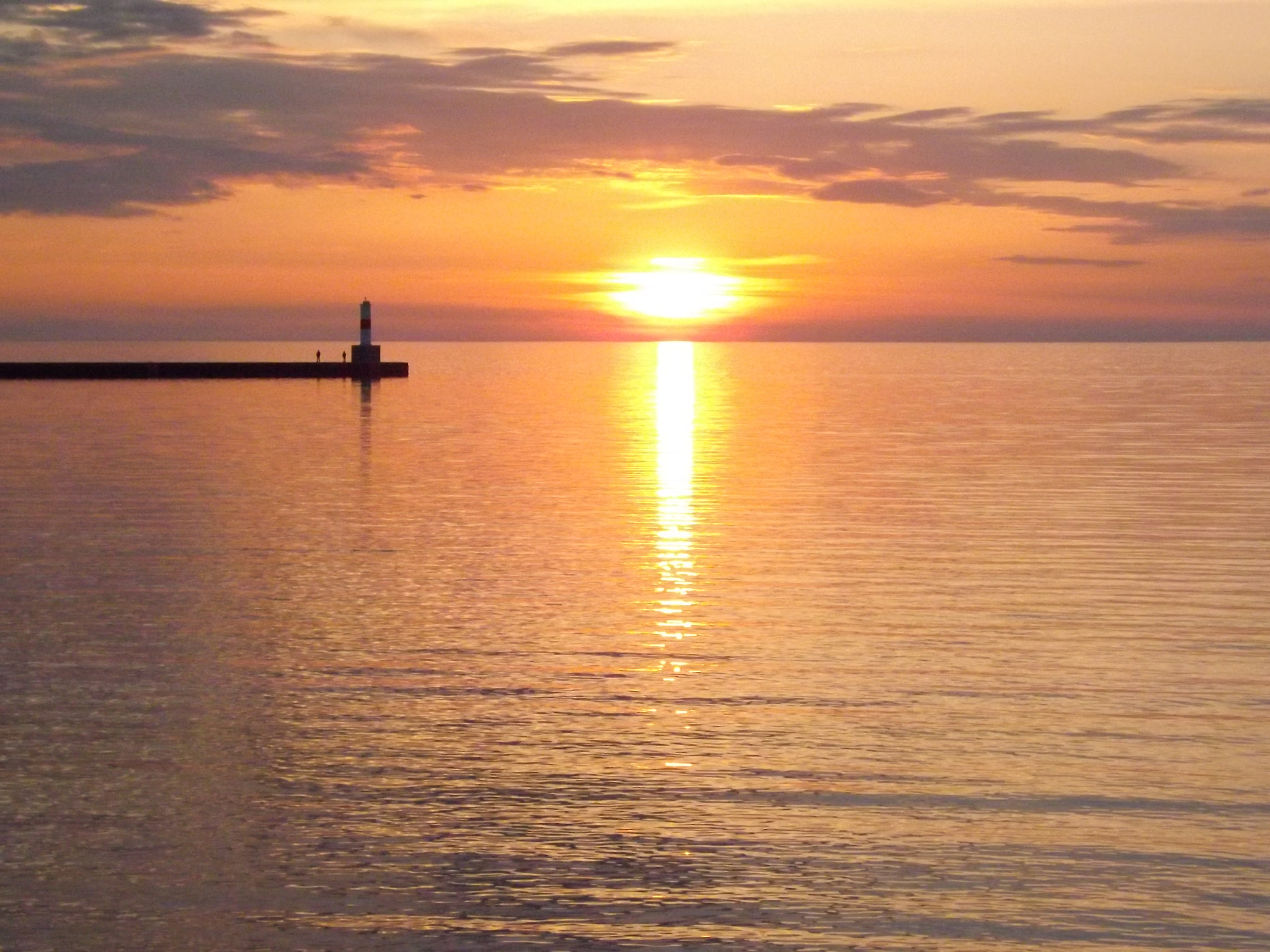 Fujifilm FinePix S4250/Walmart sample photo. Petoskey light photography