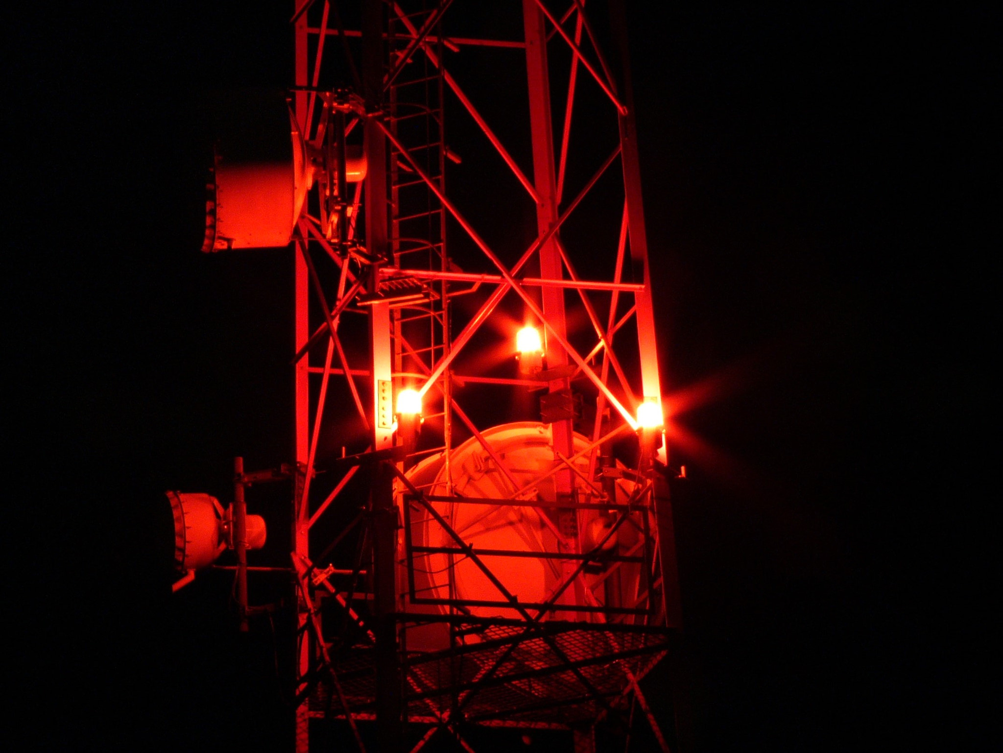 Panasonic DMC-FZ10 sample photo. Radio tower at night photography