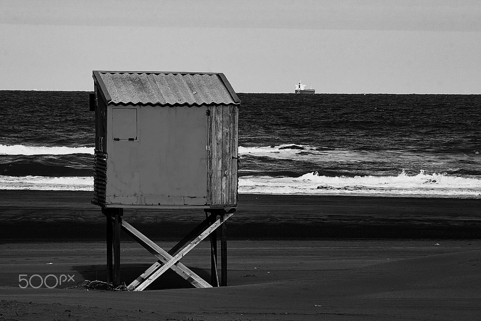 Canon EF 55-200mm F4.5-5.6 II USM sample photo. Little shack and ship photography