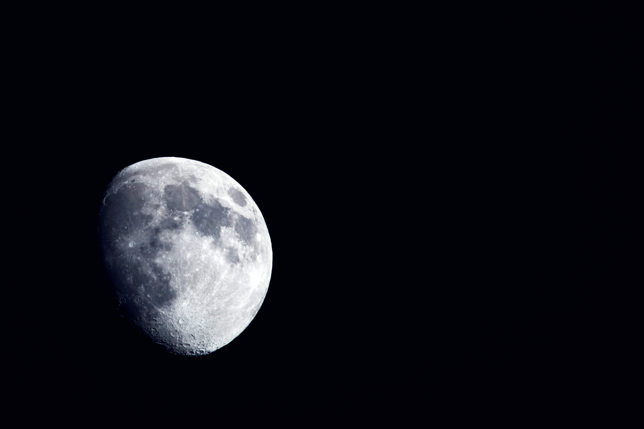 Sigma 150-600mm F5-6.3 DG OS HSM | C sample photo. The moon photography