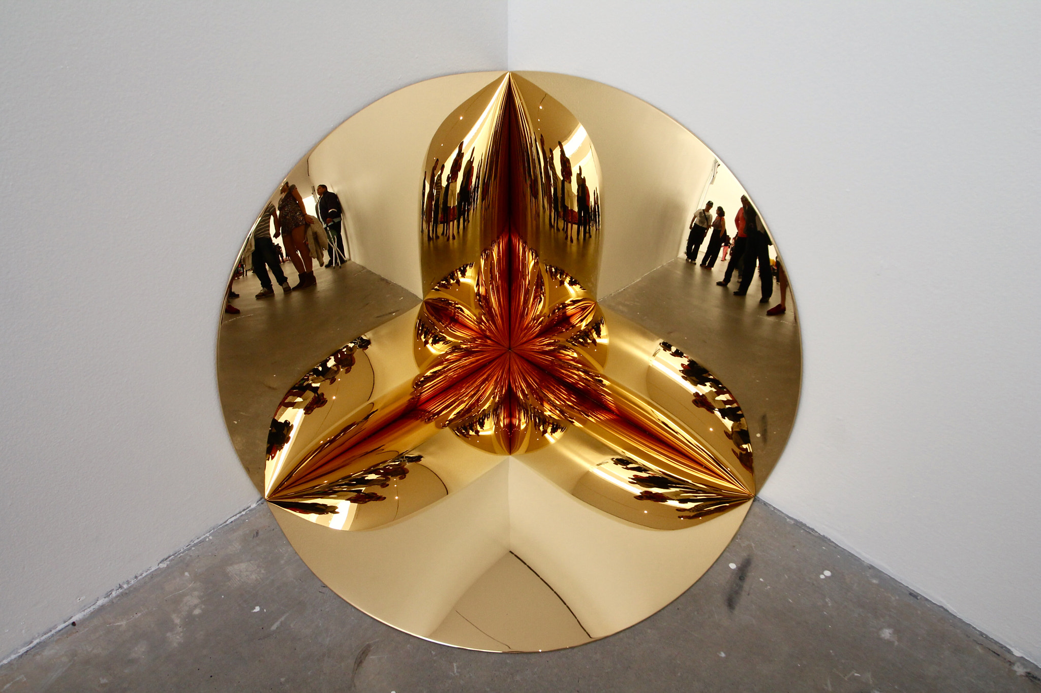 Canon 10-24mm sample photo. Gold corner by anish kapoor photography