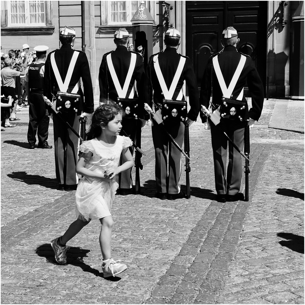 Canon 17-70mm sample photo. A little girl behind a group of soldiers photography