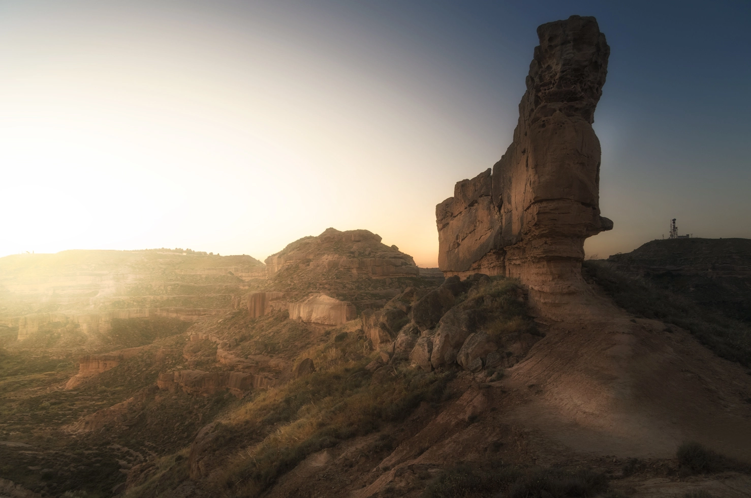 Nikon D7000 + Sigma 18-50mm F2.8 EX DC sample photo. Piedra del mediodía photography