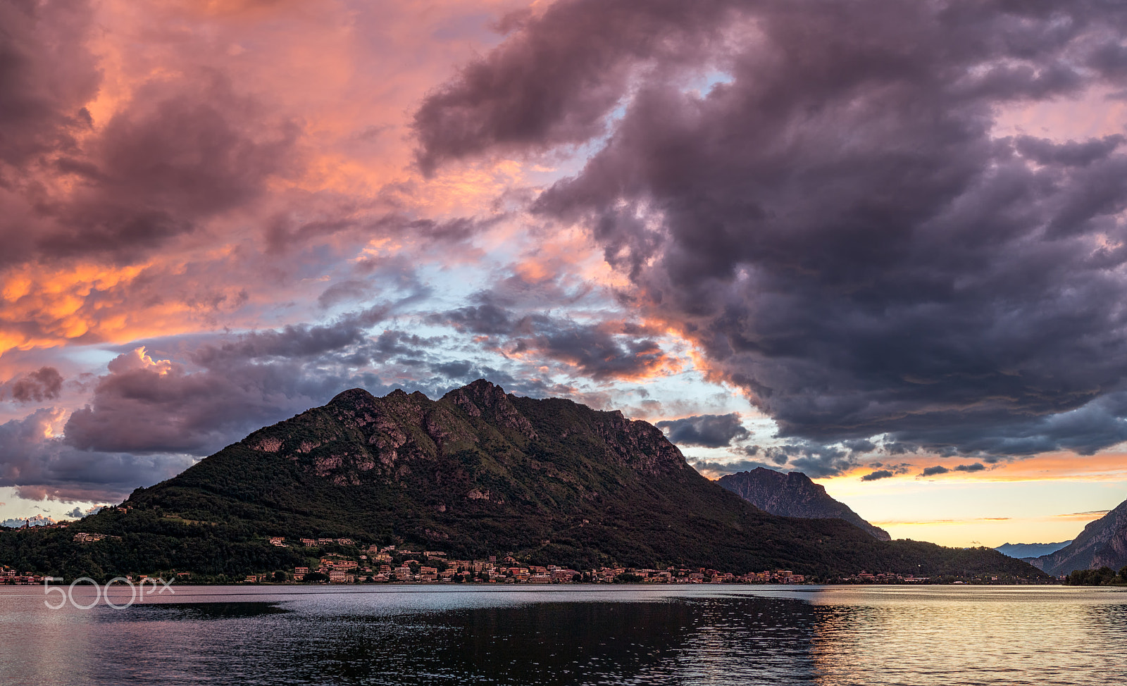 Samsung NX 20-50mm F3.5-5.6 ED sample photo. Sunset over pescate and monte barro photography