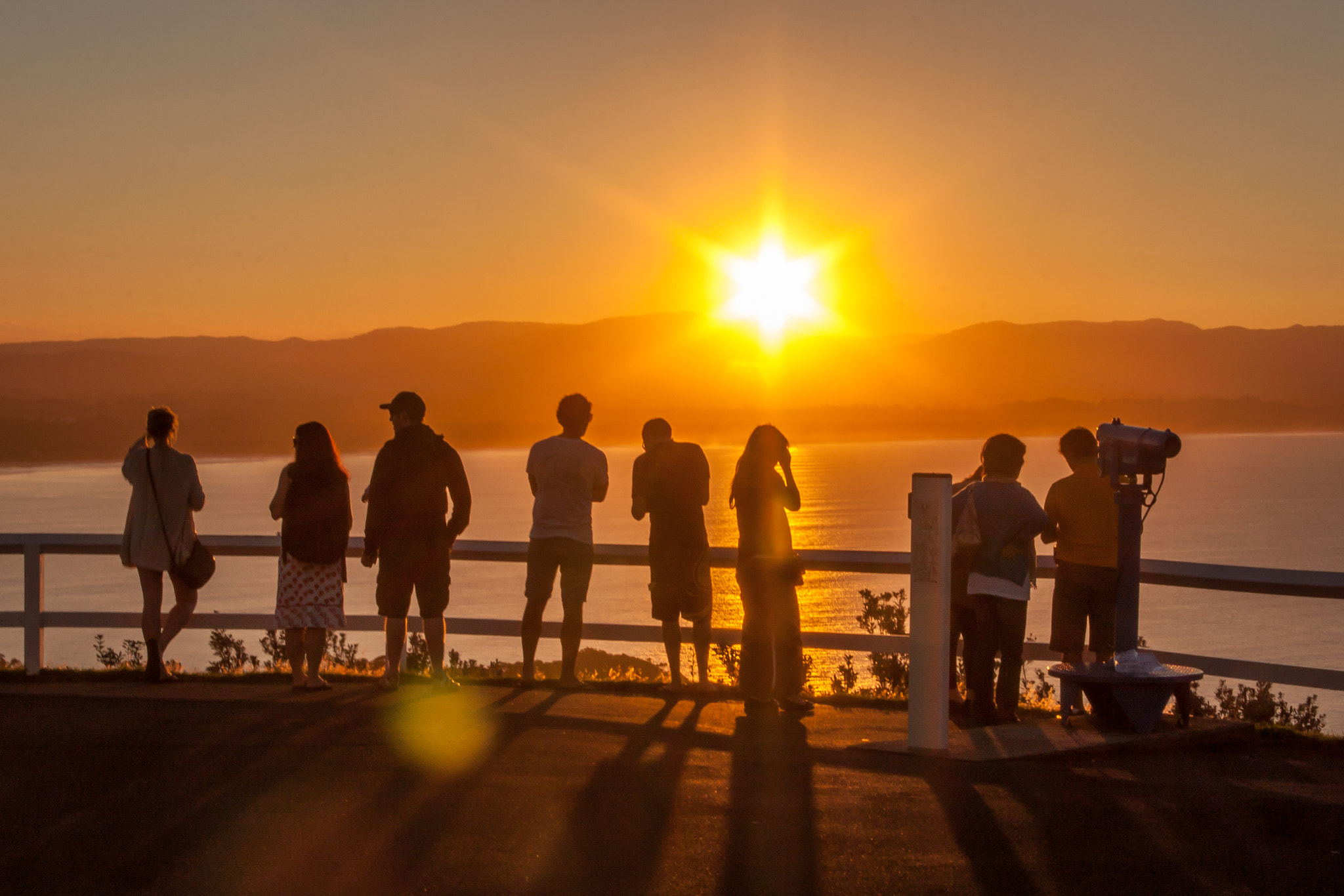 Canon EOS 450D (EOS Rebel XSi / EOS Kiss X2) sample photo. Sightseers bask in the last rays at the byron bay lighthouse photography