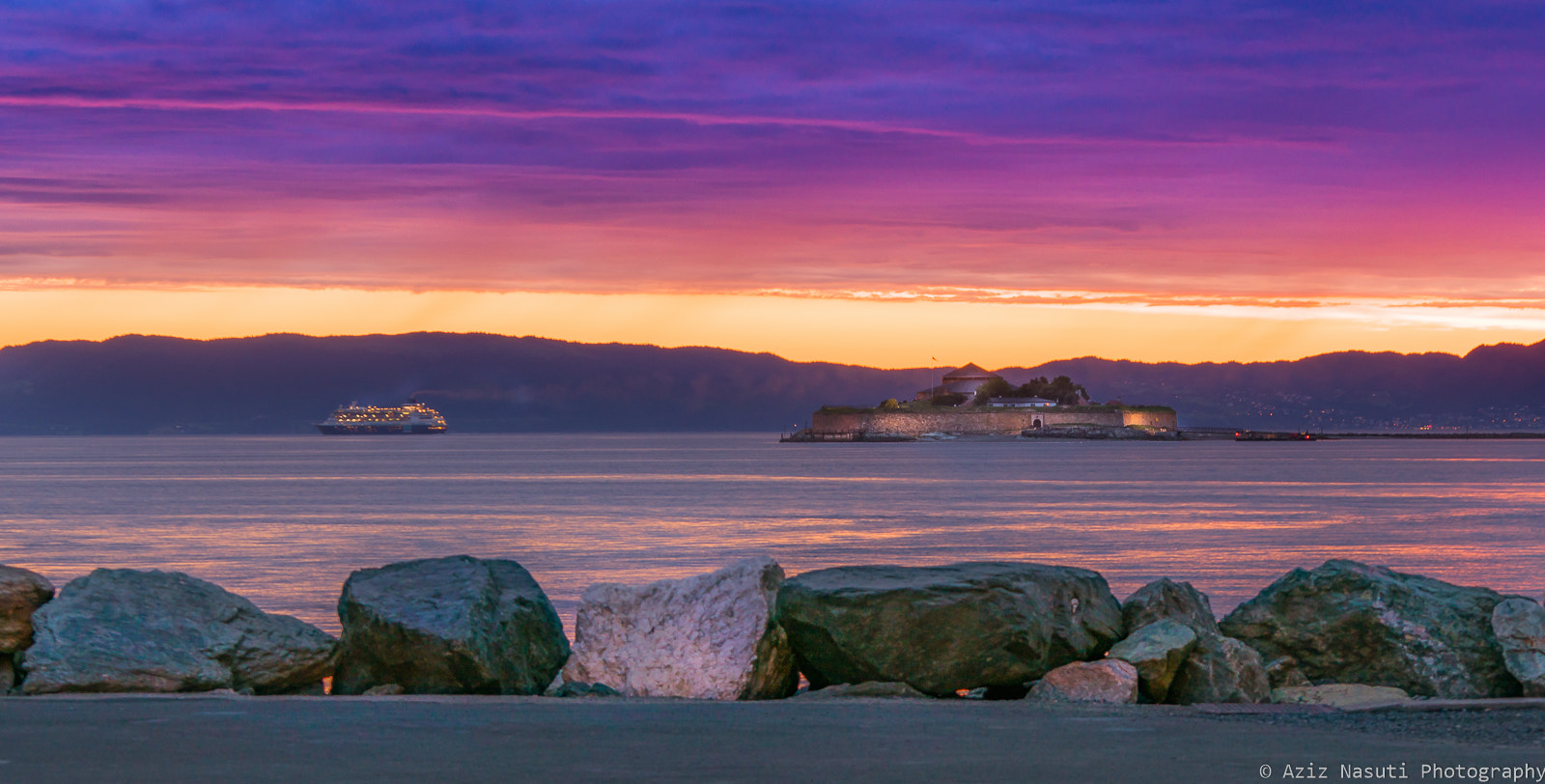 Sony a7R II + Sony 70-400mm F4-5.6 G SSM II sample photo. Munkholmen and pullmantur cruise in a beautiful sunset in trondheim photography