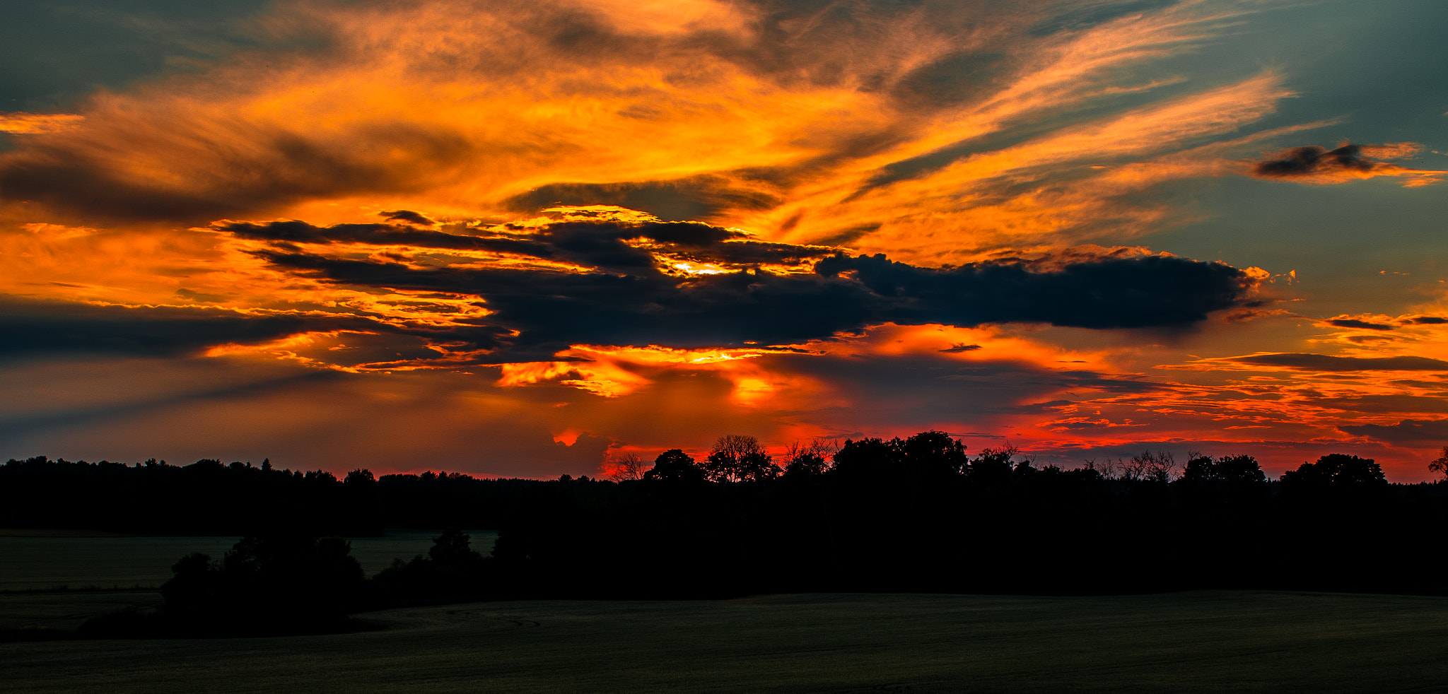Canon EOS 70D + Canon EF 35mm F1.4L USM sample photo. Sunset hidden in clouds photography