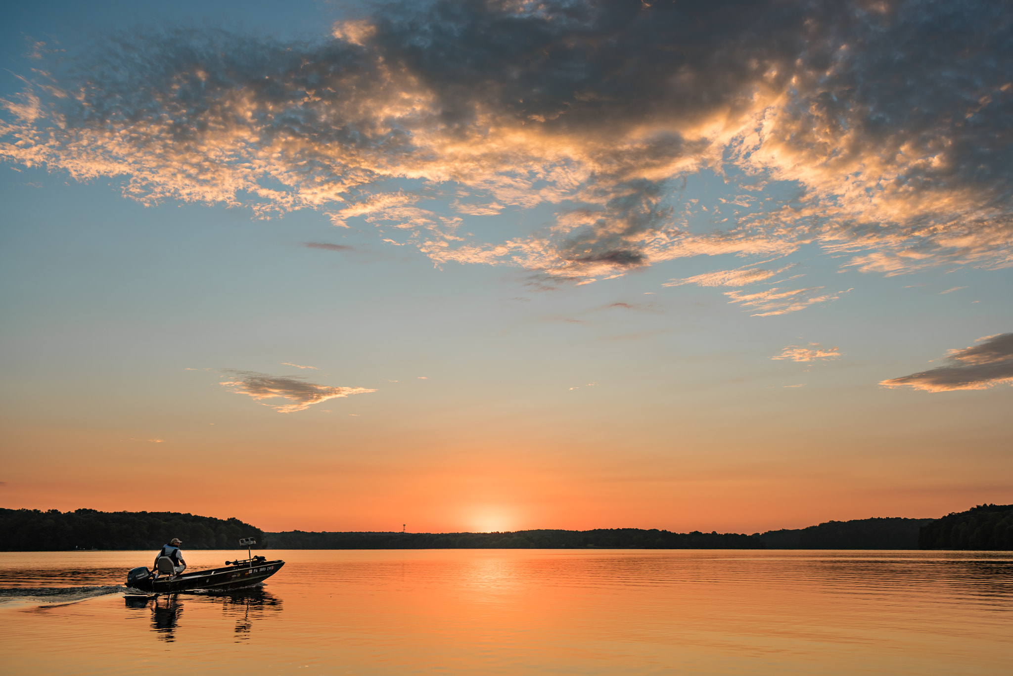 Nikon D810 + Zeiss Milvus 35mm f/2 sample photo. Chasing the sun photography