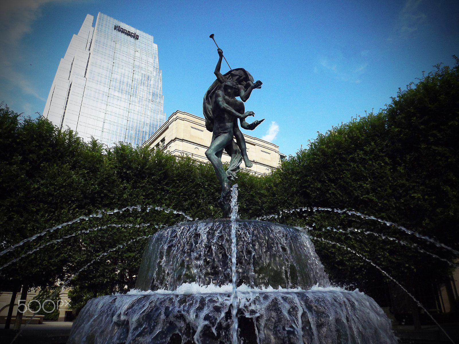 FujiFilm FinePix S3200 (FinePix S3250) sample photo. Fountain in nashville photography