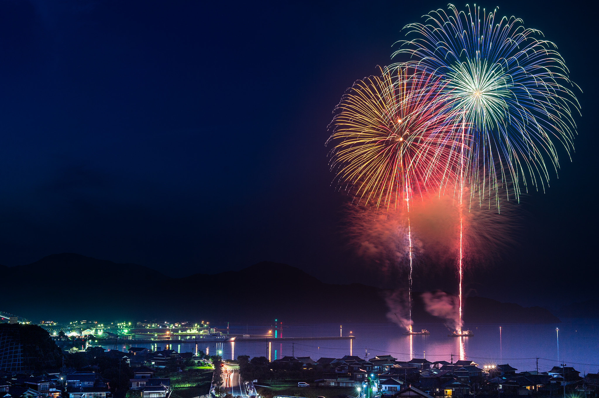 ZEISS Makro-Planar T* 50mm F2 sample photo. Fireworks in japan. photography