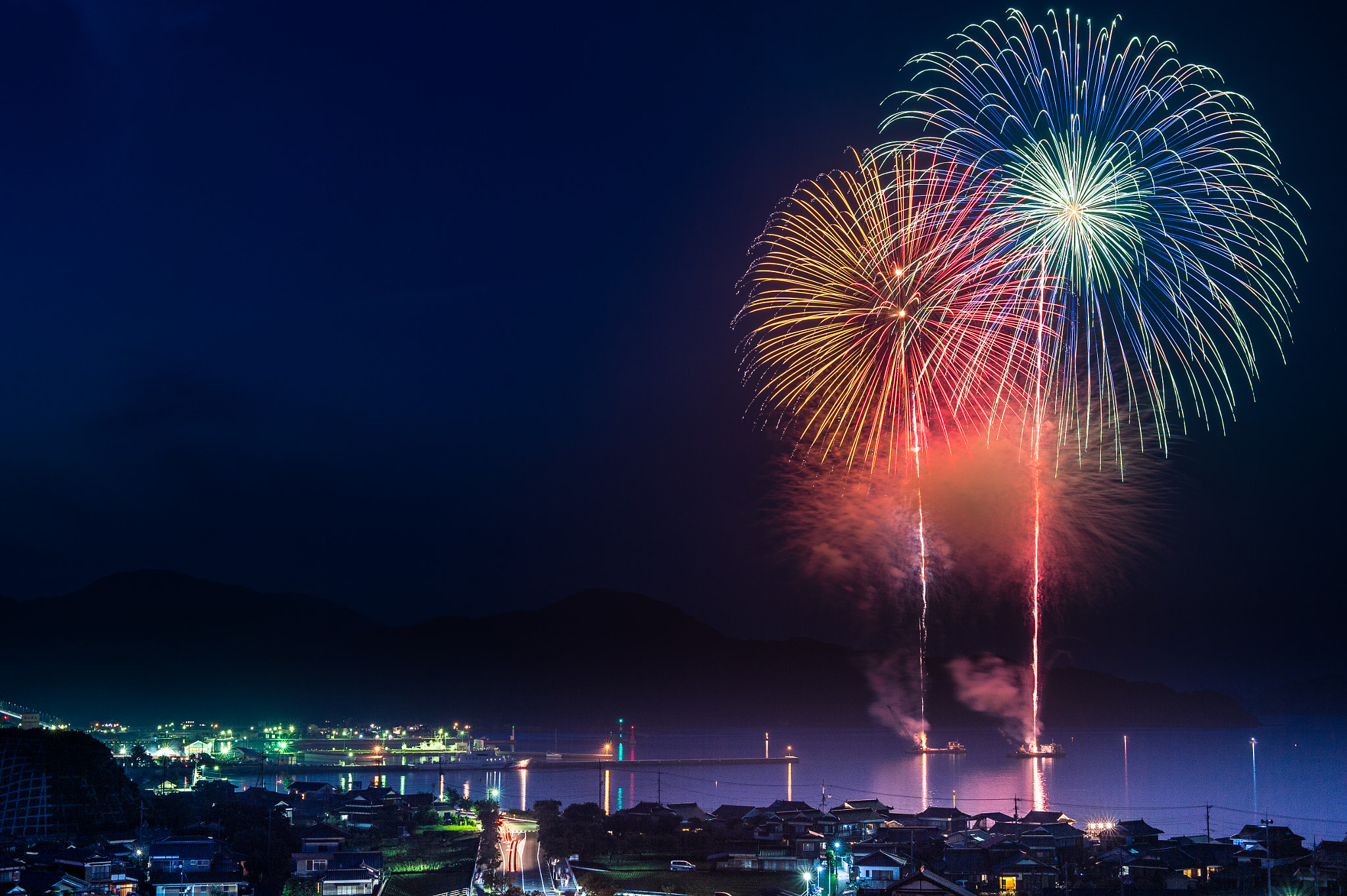 Nikon Df + ZEISS Makro-Planar T* 50mm F2 sample photo. Fireworks in japan. photography