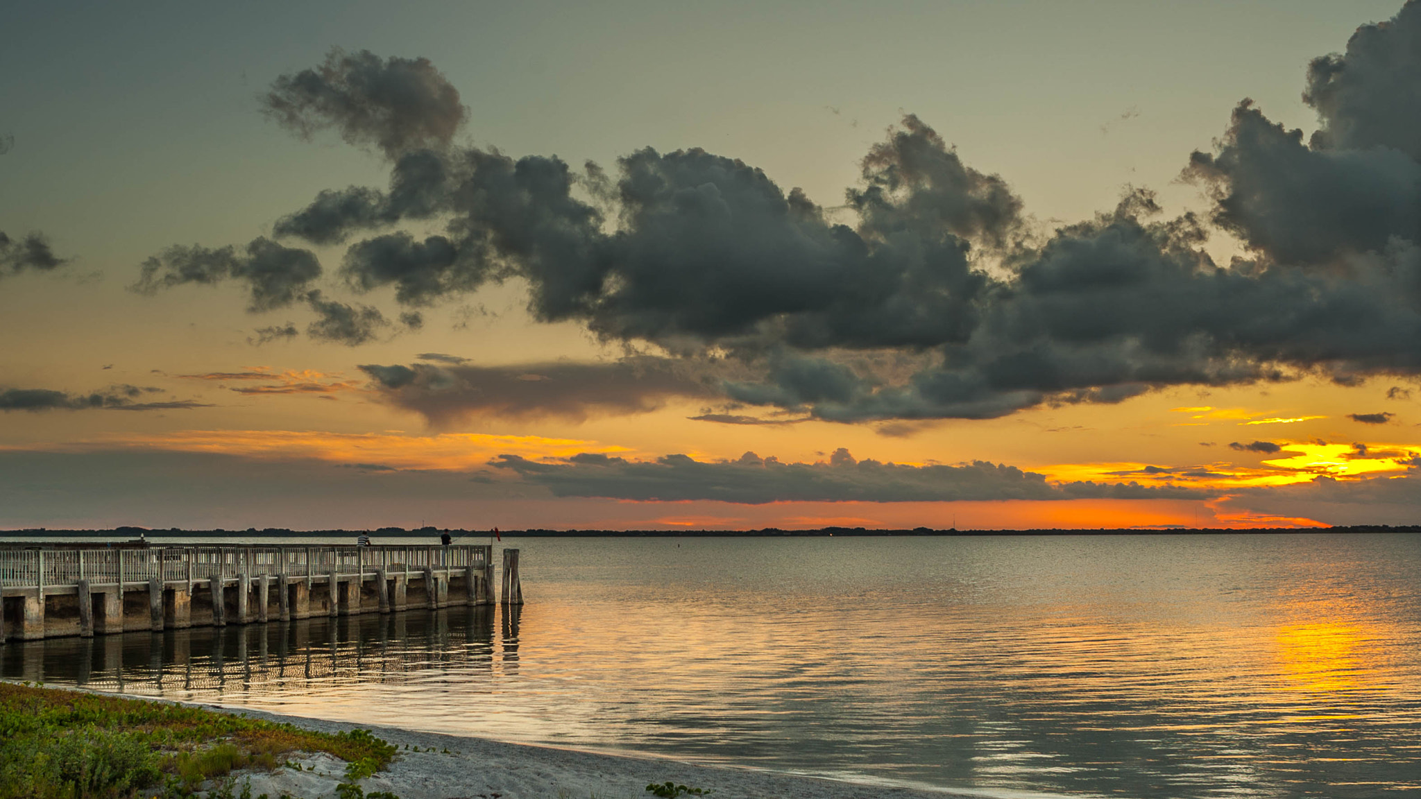 Nikon D700 + AF Nikkor 28mm f/2.8 sample photo. As the sun goes down photography