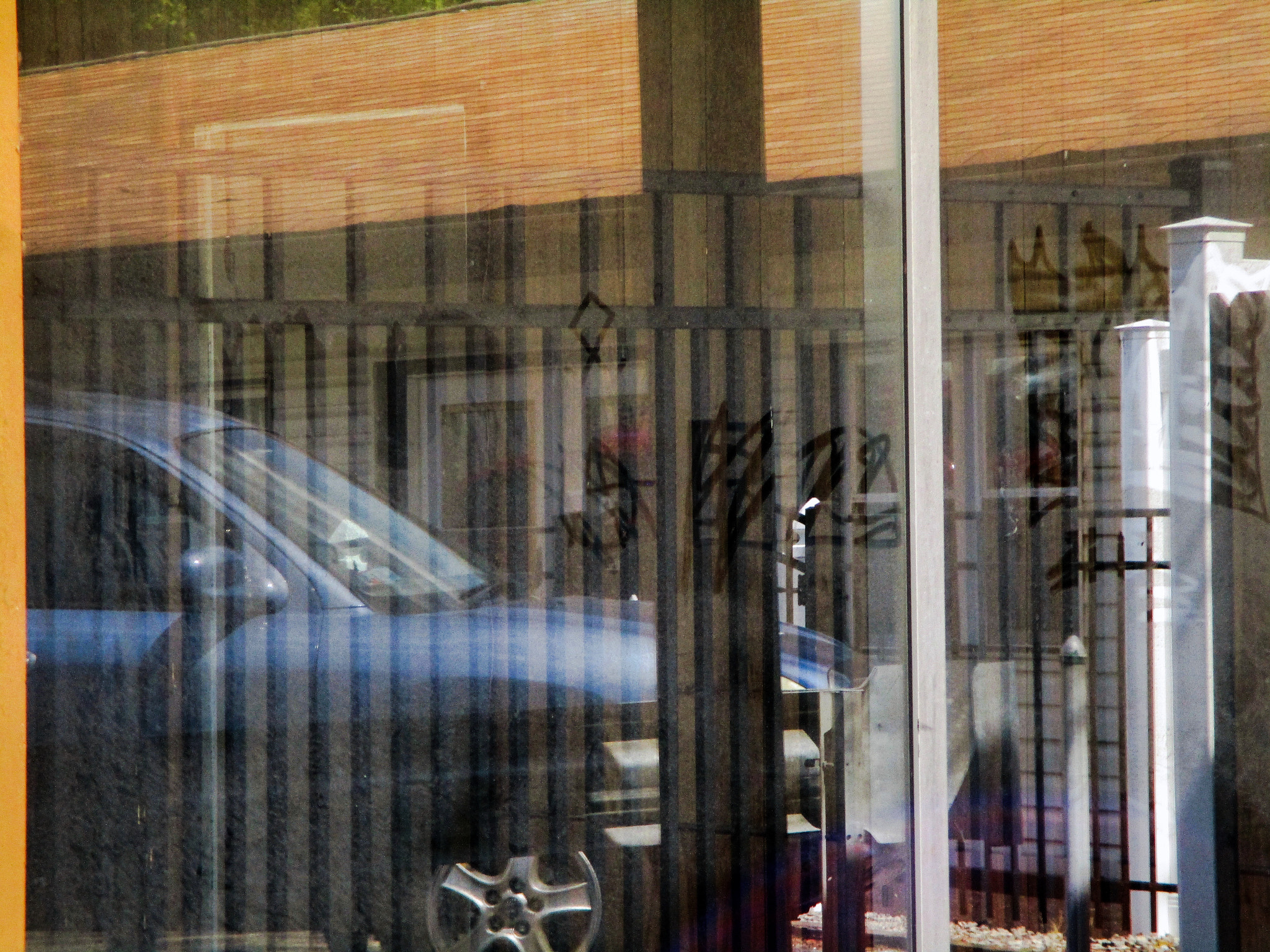 Canon PowerShot ELPH 160 (IXUS 160 / IXY 150) sample photo. Window writings photography