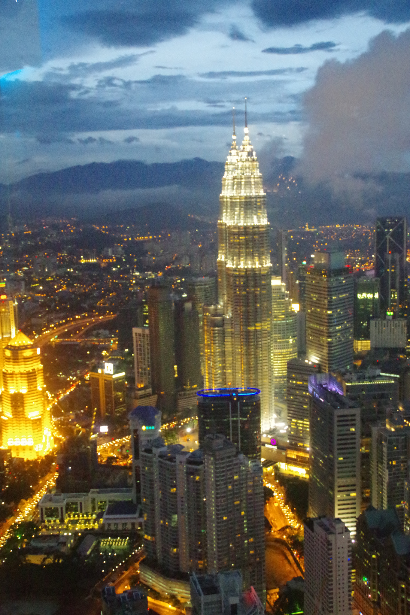 Tamron AF 18-200mm F3.5-6.3 XR Di II LD Aspherical (IF) Macro sample photo. Petronas tower.jpg photography
