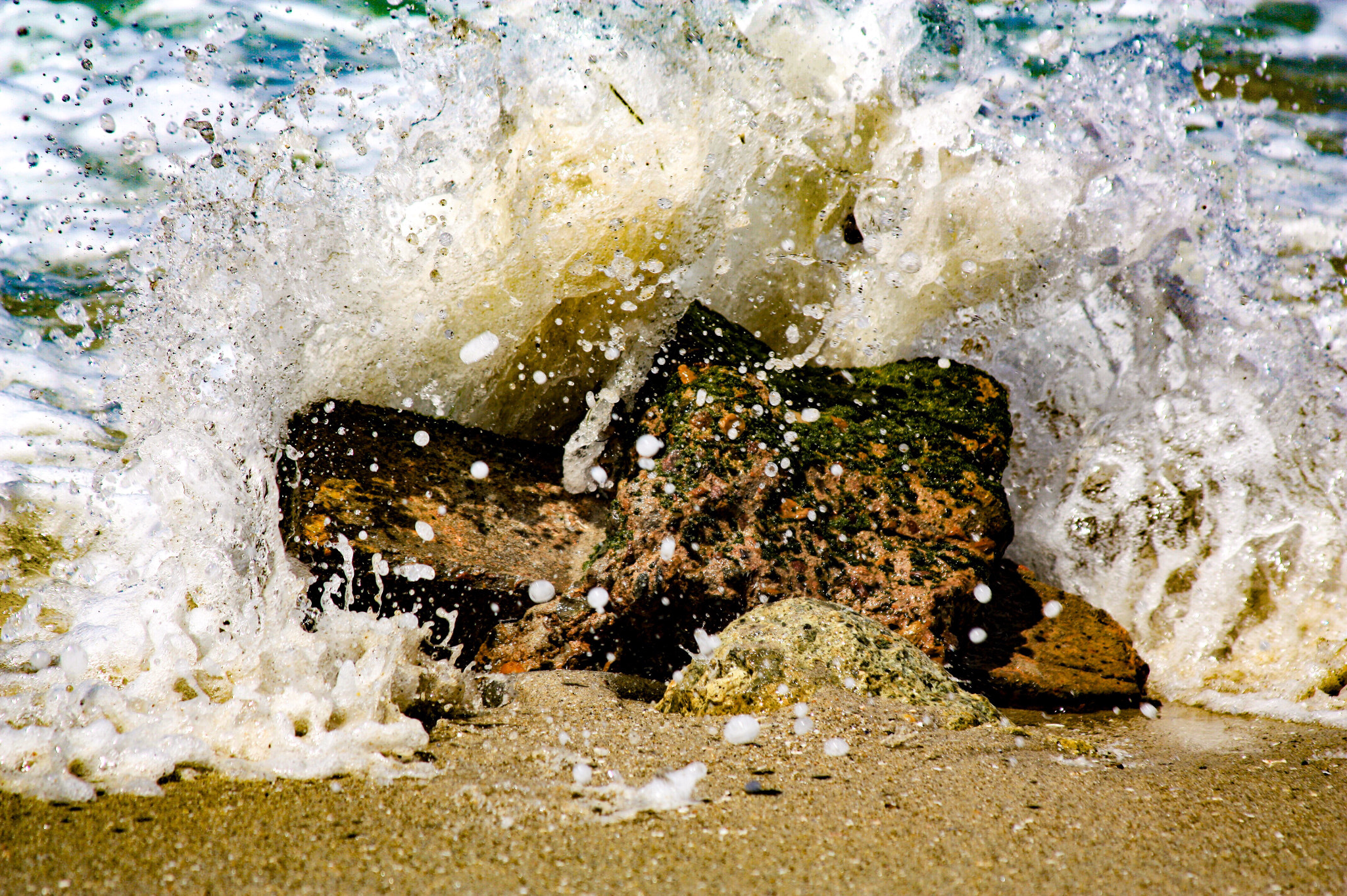 Canon EF 28-135mm F3.5-5.6 IS USM sample photo. Splashy photography