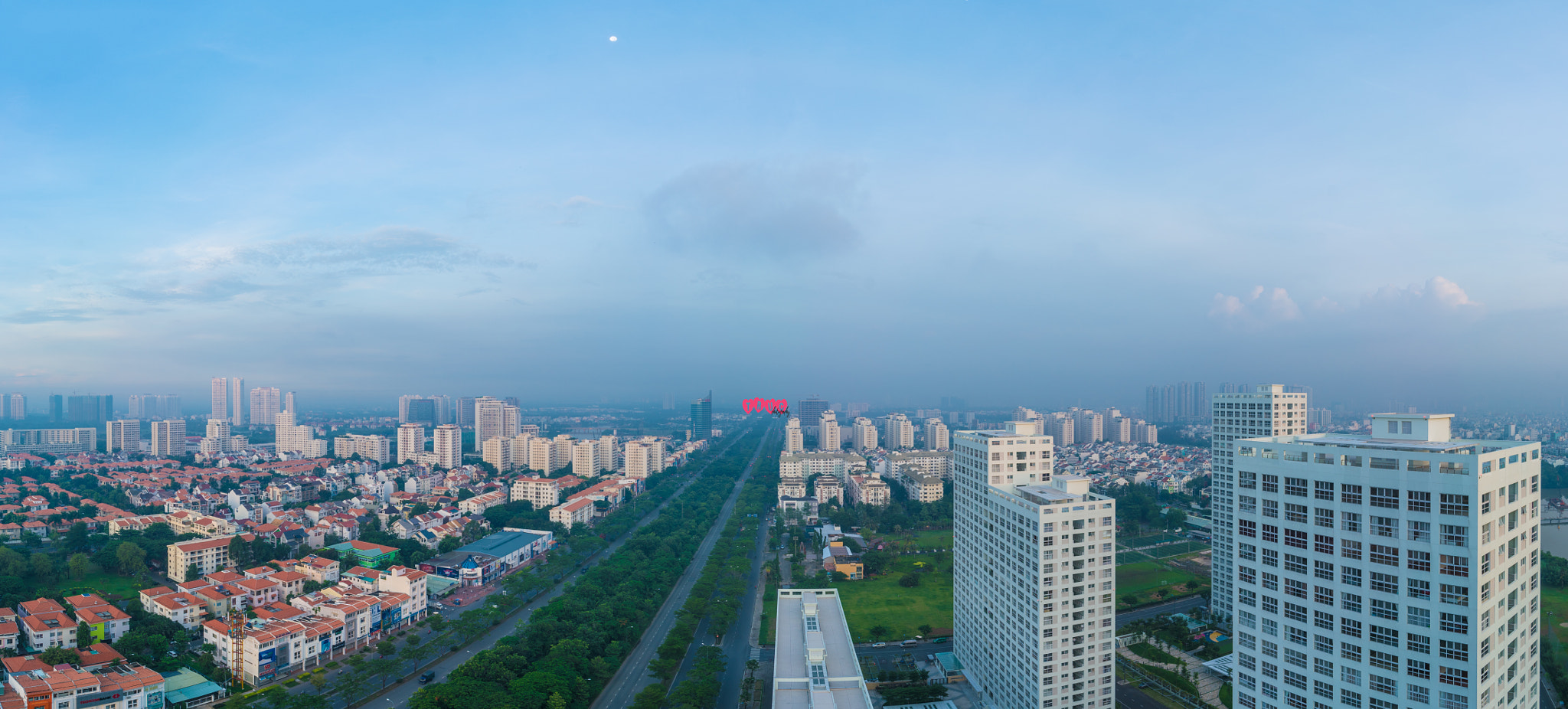 Sony a7R II + Voigtlander SUPER WIDE-HELIAR 15mm F4.5 III sample photo. District 7 photography