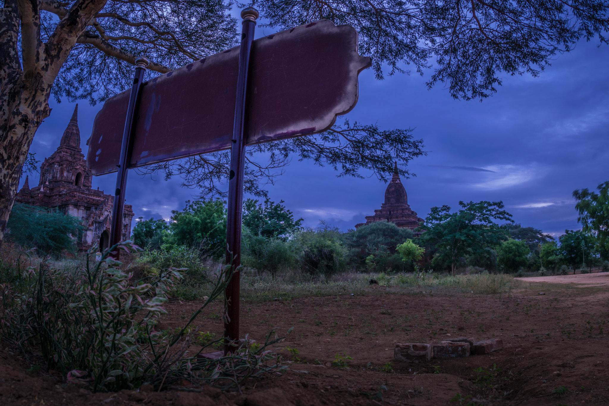 Nikon D5300 + Sigma 15mm F2.8 EX DG Diagonal Fisheye sample photo. Big board from the back in bagan photography