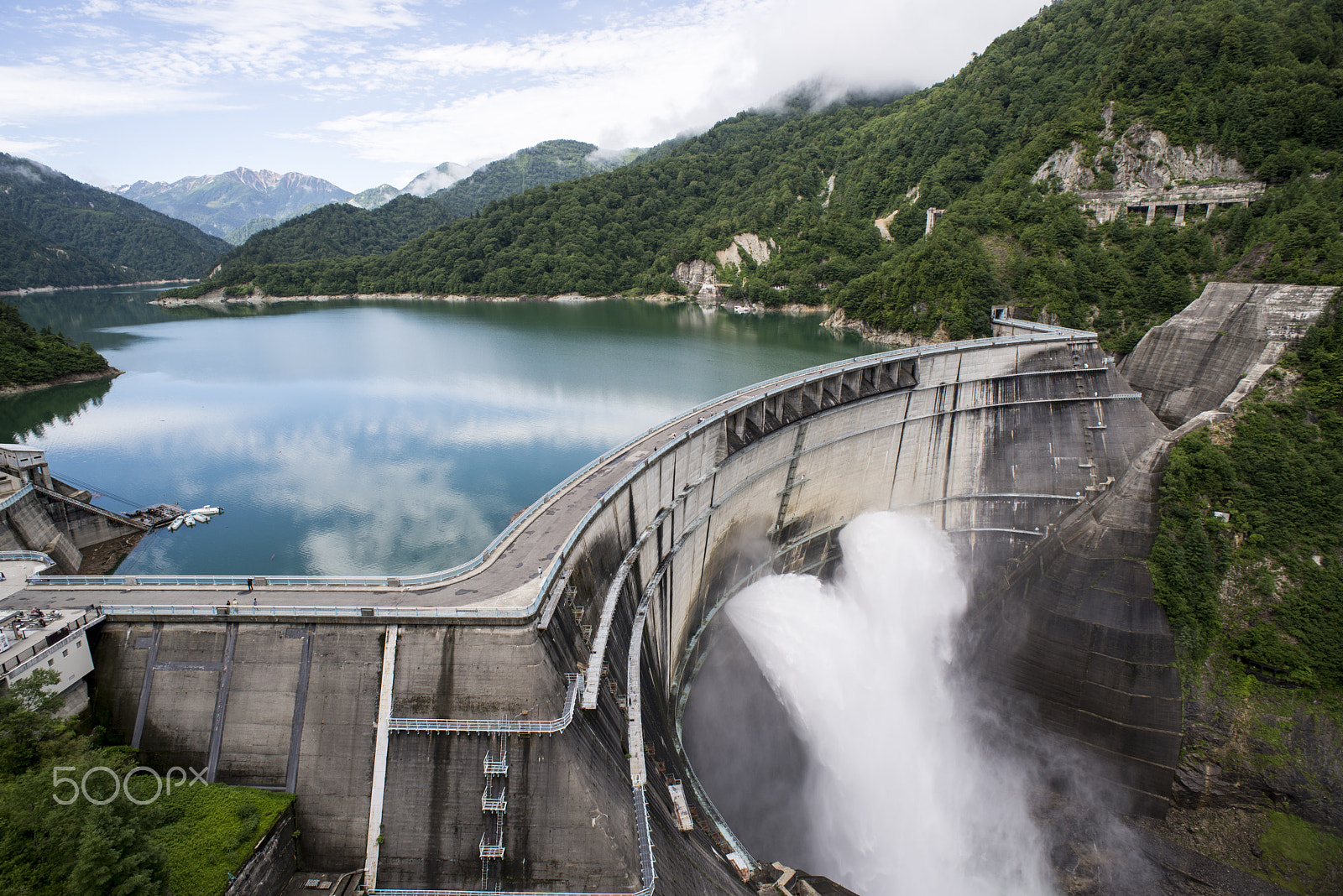 Nikon D600 + Nikon AF Nikkor 20mm F2.8D sample photo. Kurobe dam photography