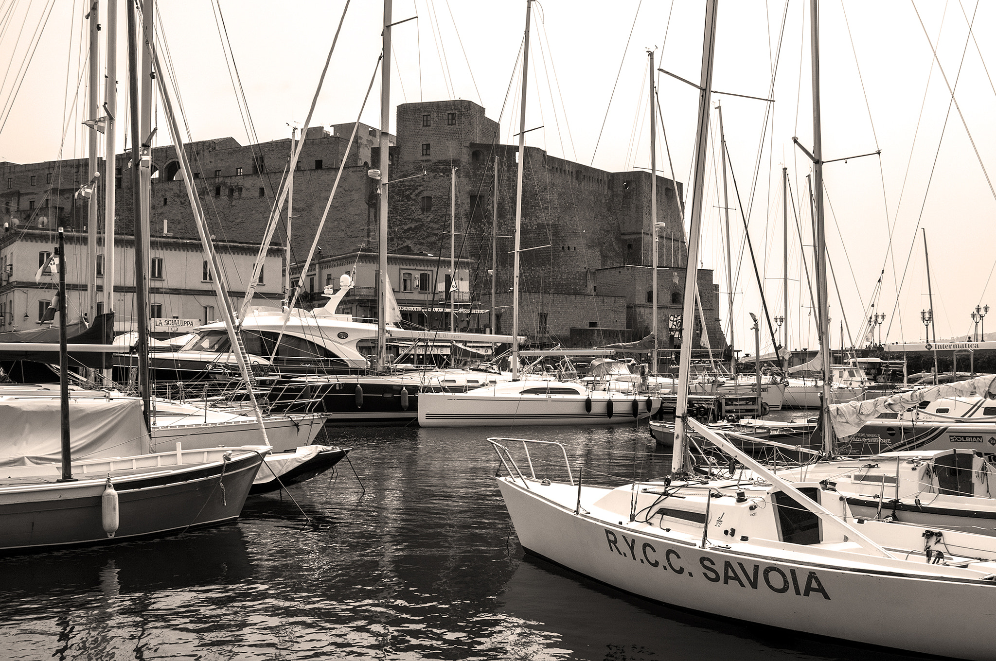 Nikon AF-S Nikkor 24-120mm F4G ED VR sample photo. Napoli , castel ovo photography