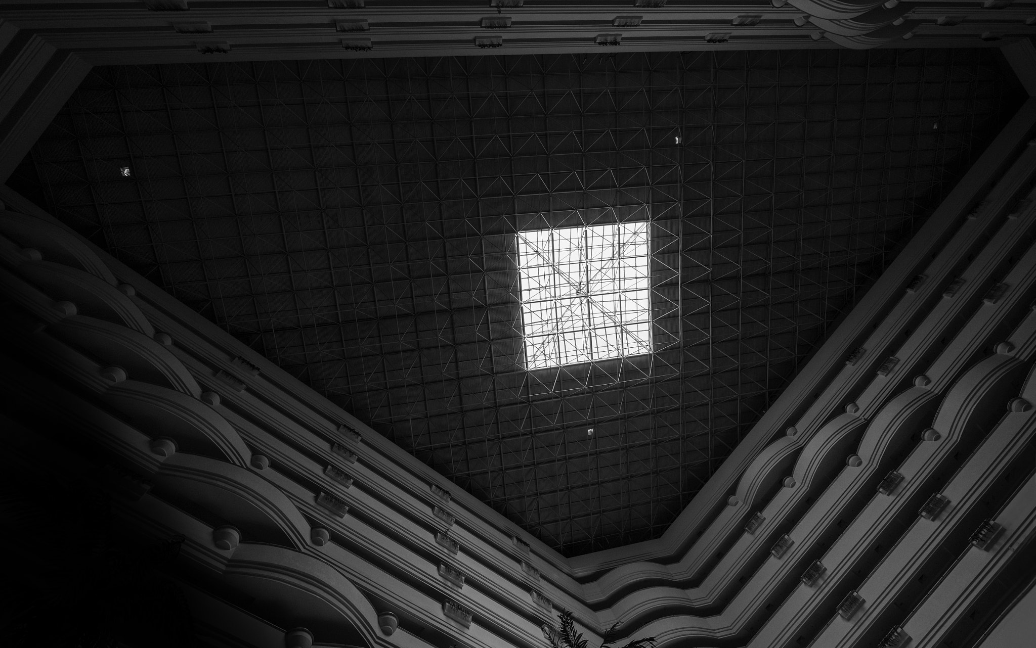 Leica T (Typ 701) sample photo. Look up! photography
