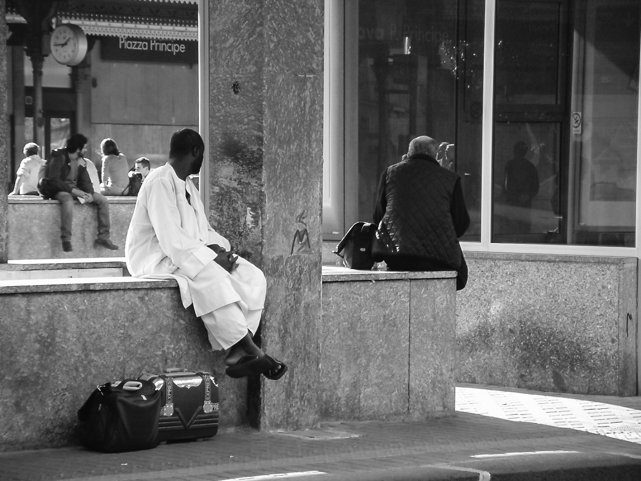 Fujifilm FinePix S602 ZOOM sample photo. Train station italy 2002 photography