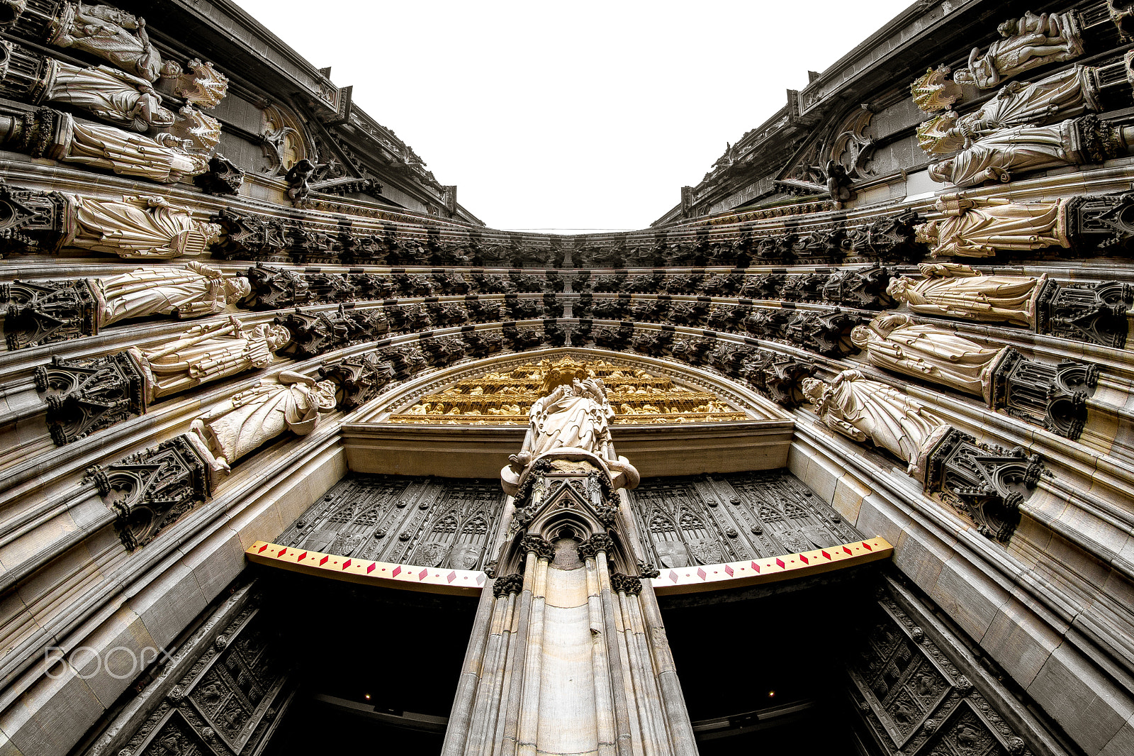 Samyang 8mm F3.5 Aspherical IF MC Fisheye sample photo. Entrance to the dome of cologne photography