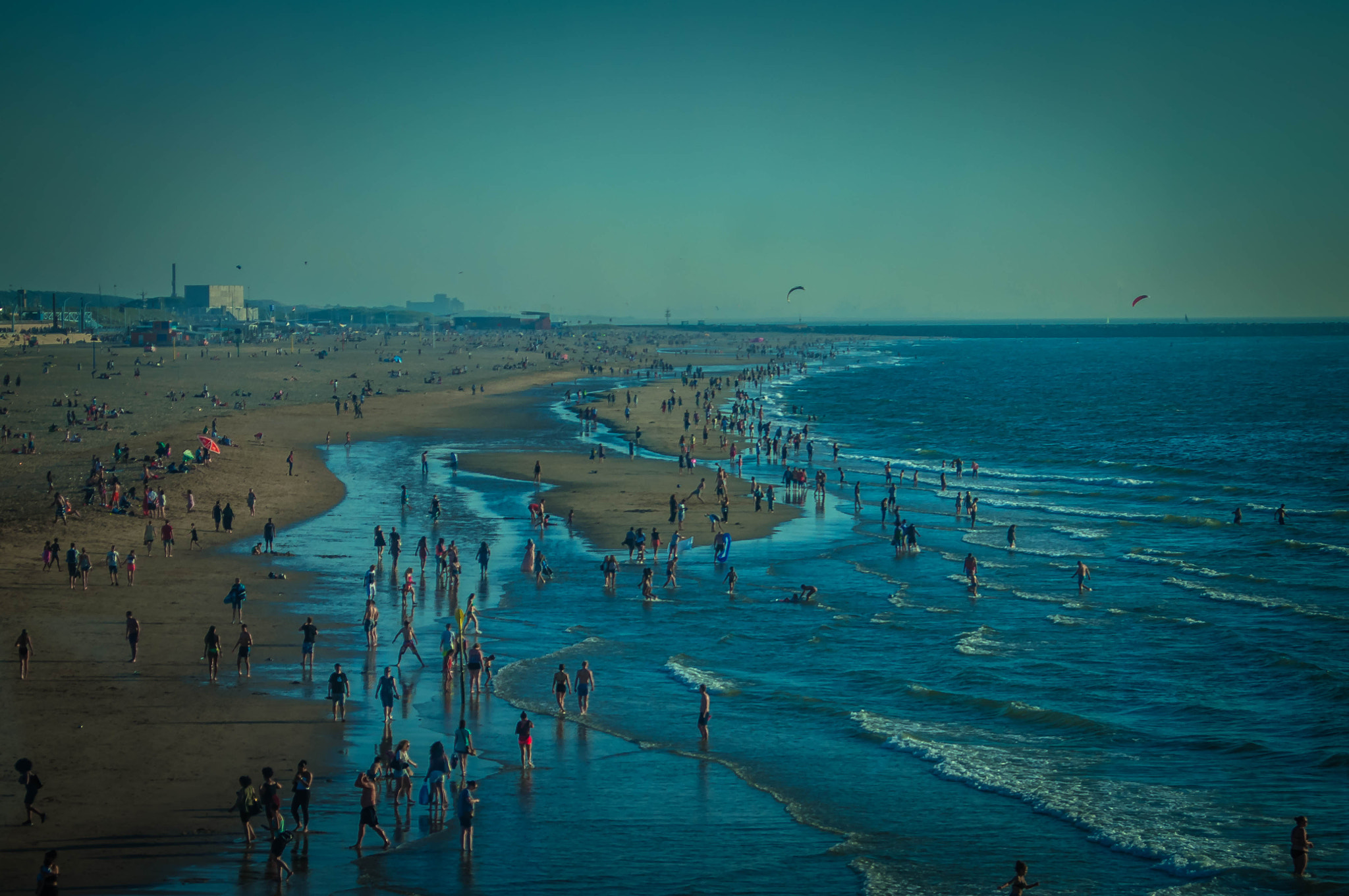 AF Zoom-Nikkor 28-80mm f/3.3-5.6G sample photo. Inna de beach photography