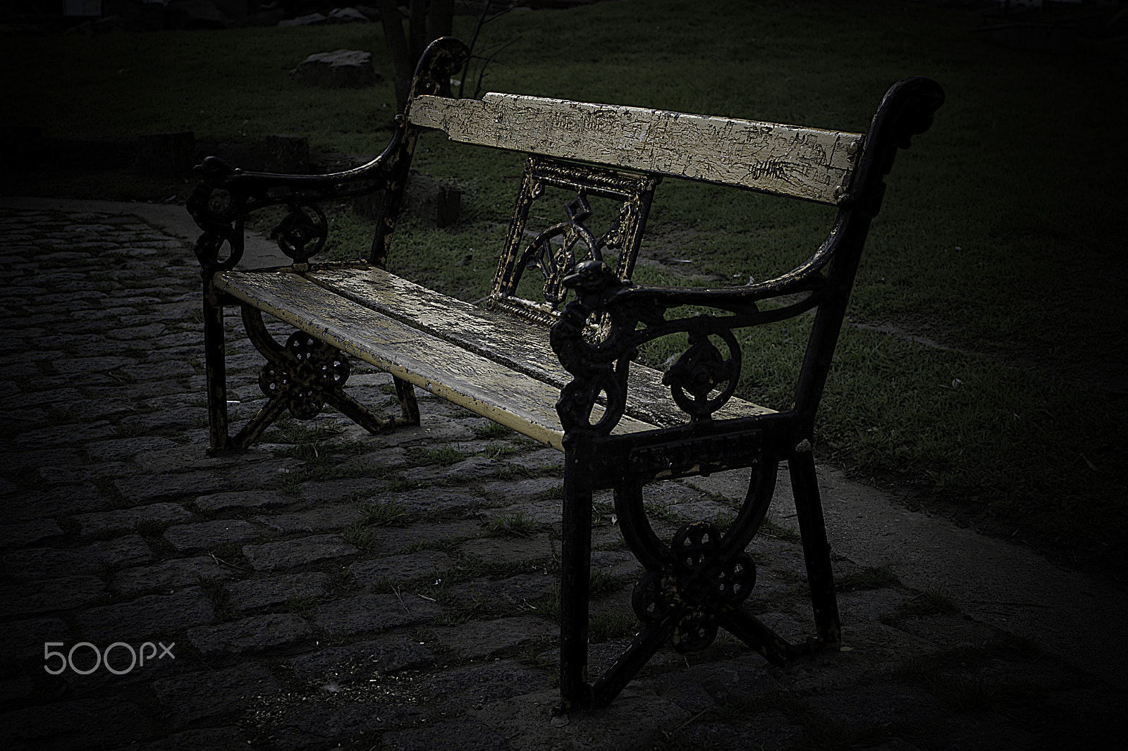 Canon EOS 400D (EOS Digital Rebel XTi / EOS Kiss Digital X) sample photo. Yellow bench ... photography