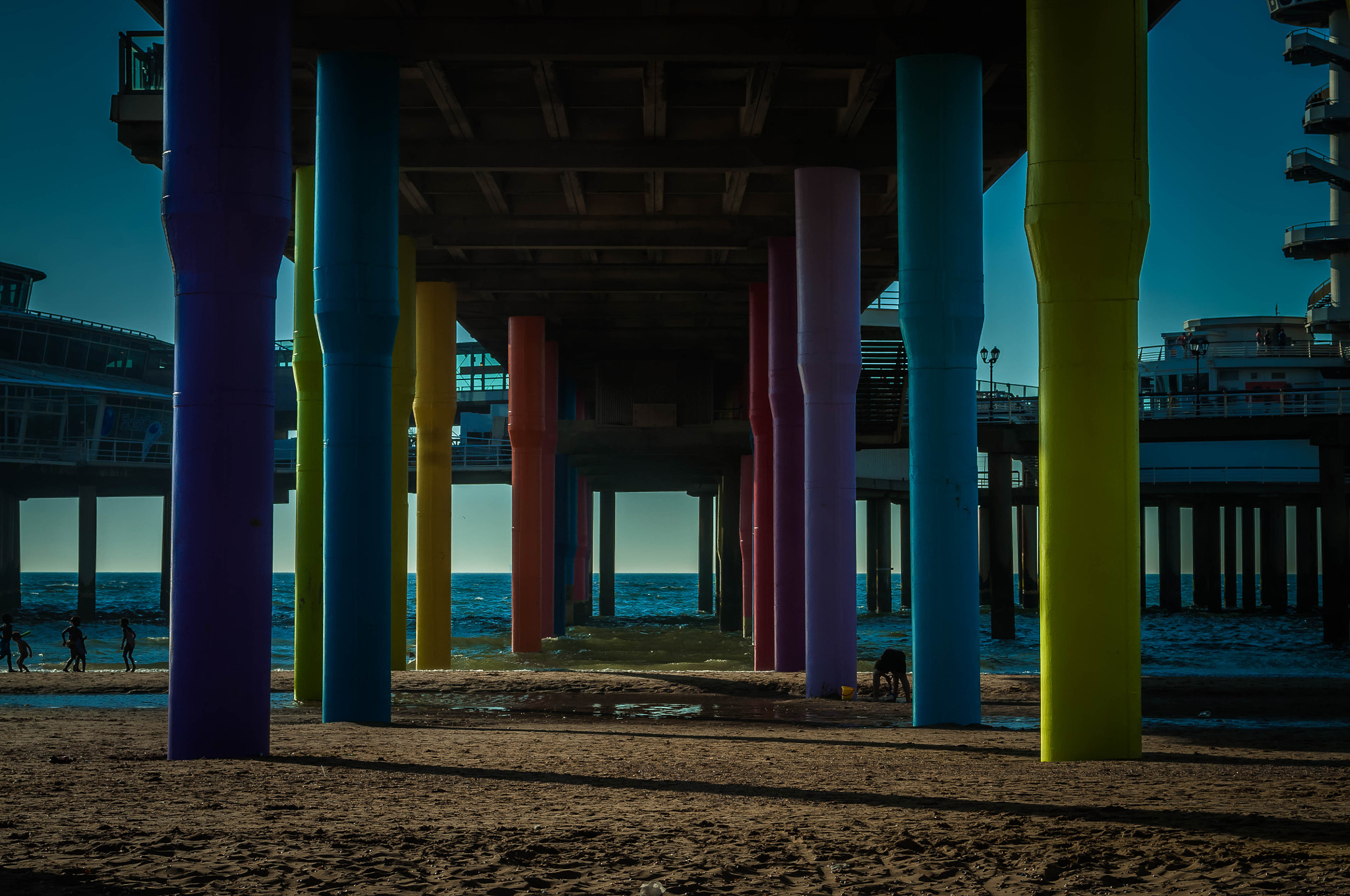 AF Zoom-Nikkor 28-80mm f/3.3-5.6G sample photo. Inna de pier photography
