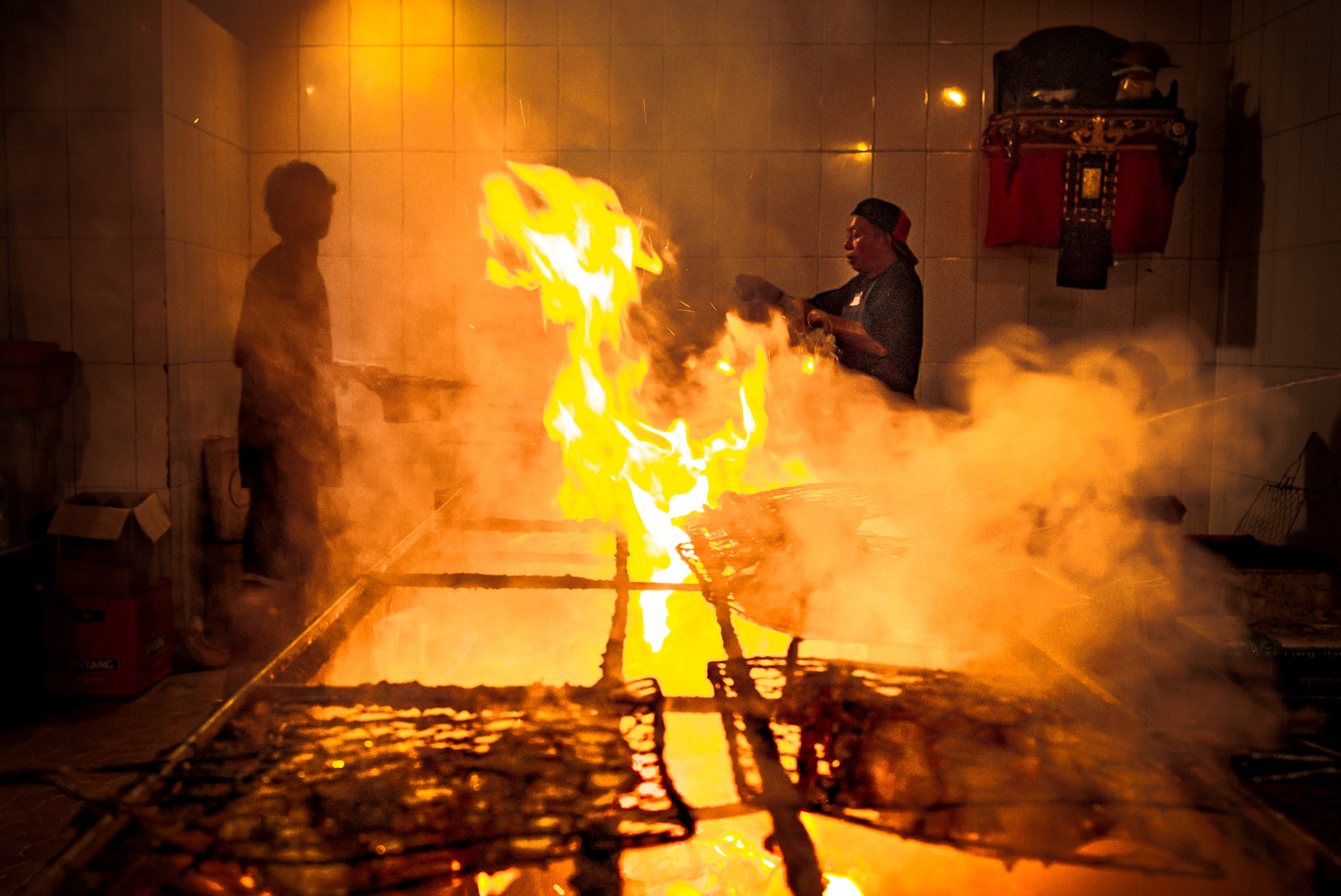 Leica Super-Elmar-M 21mm F3.4 ASPH sample photo. Busiest seafood barbeque in bali photography