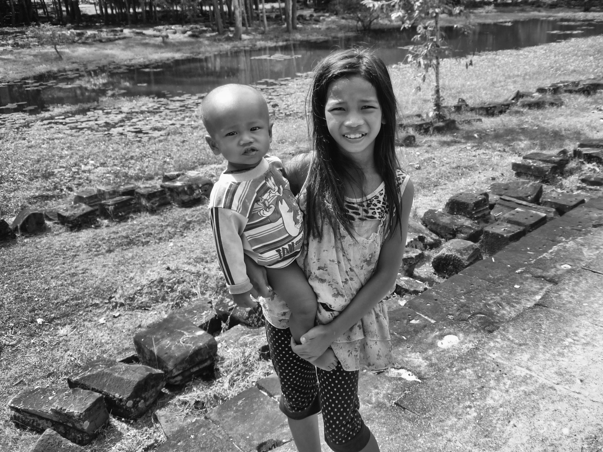 Panasonic DMC-FX150 sample photo. Hermanos angkor photography