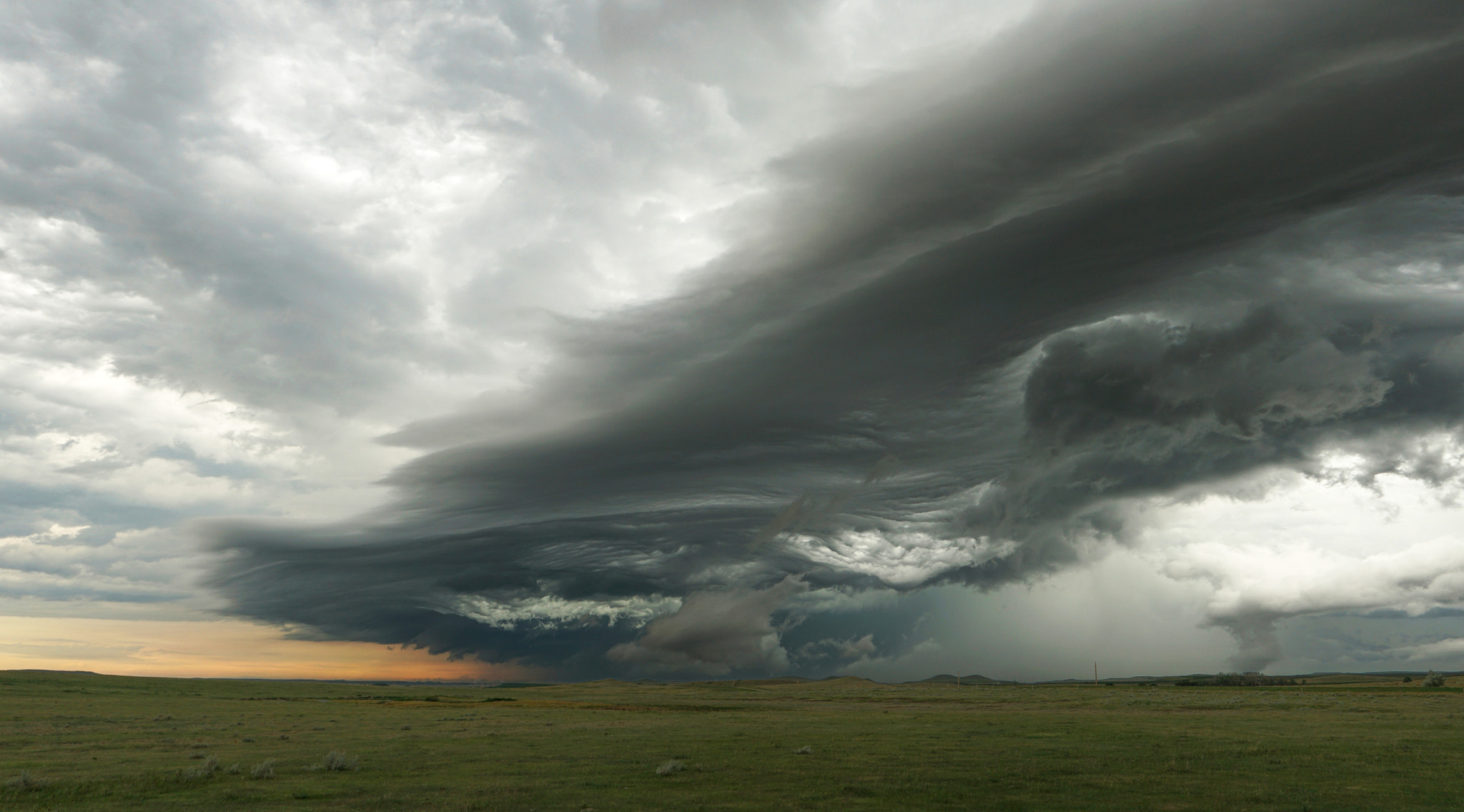 Sony a6300 + Sony E 16mm F2.8 sample photo. Northern plains storm photography