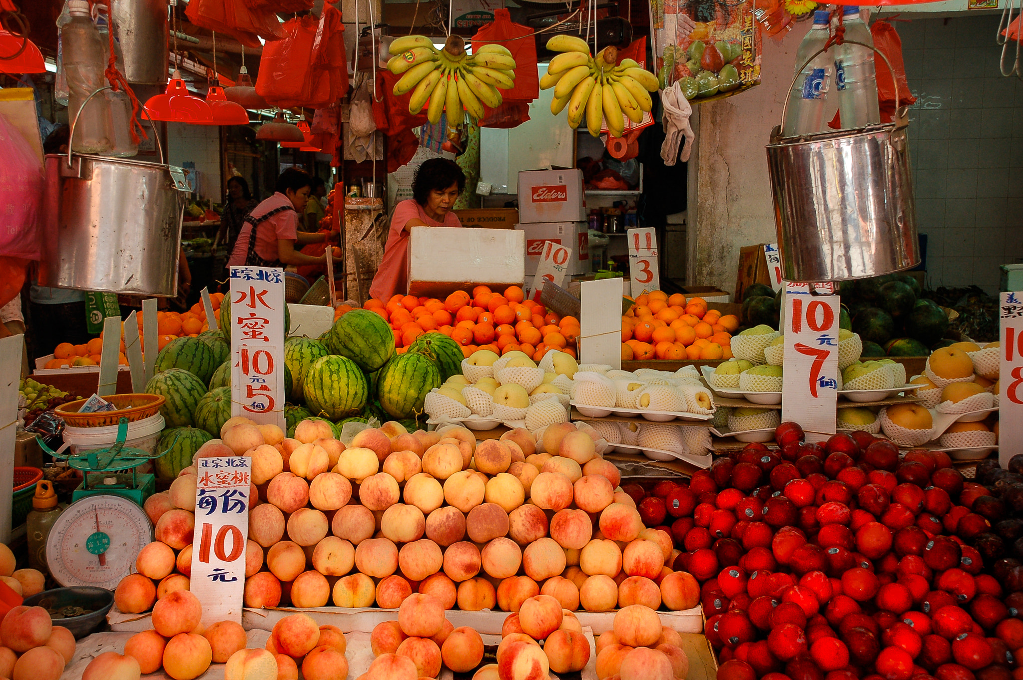 Nikon D50 sample photo. Street fruit photography